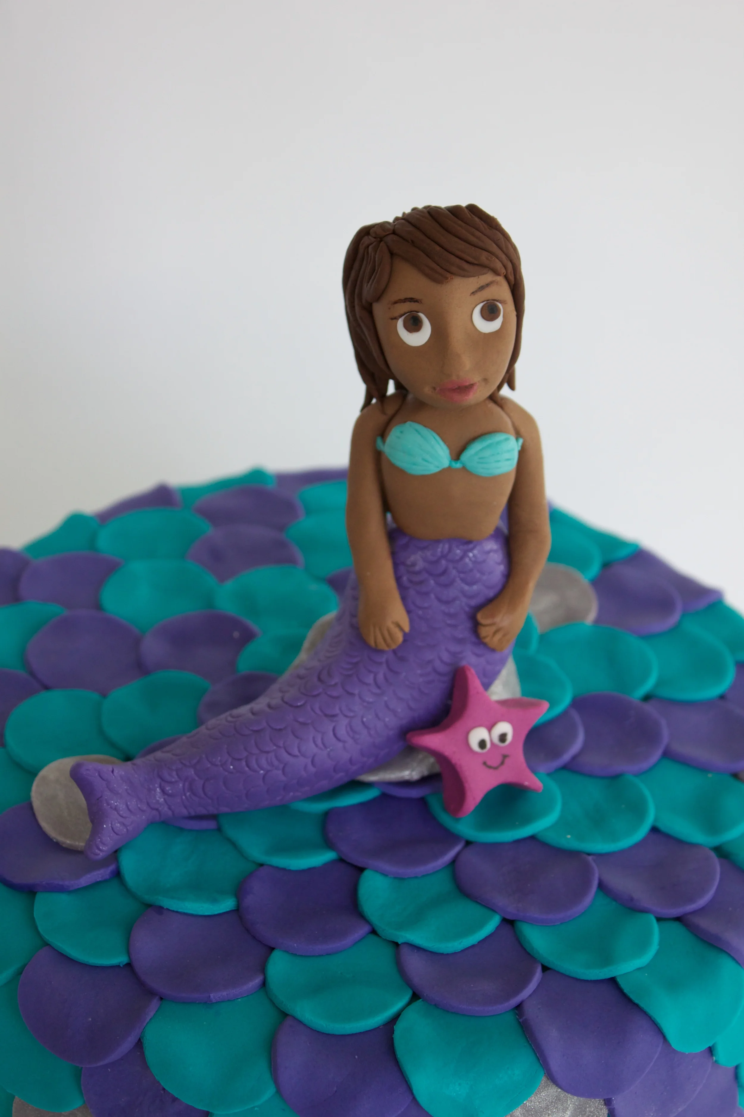 Mermaid cake topper close 7958.jpg