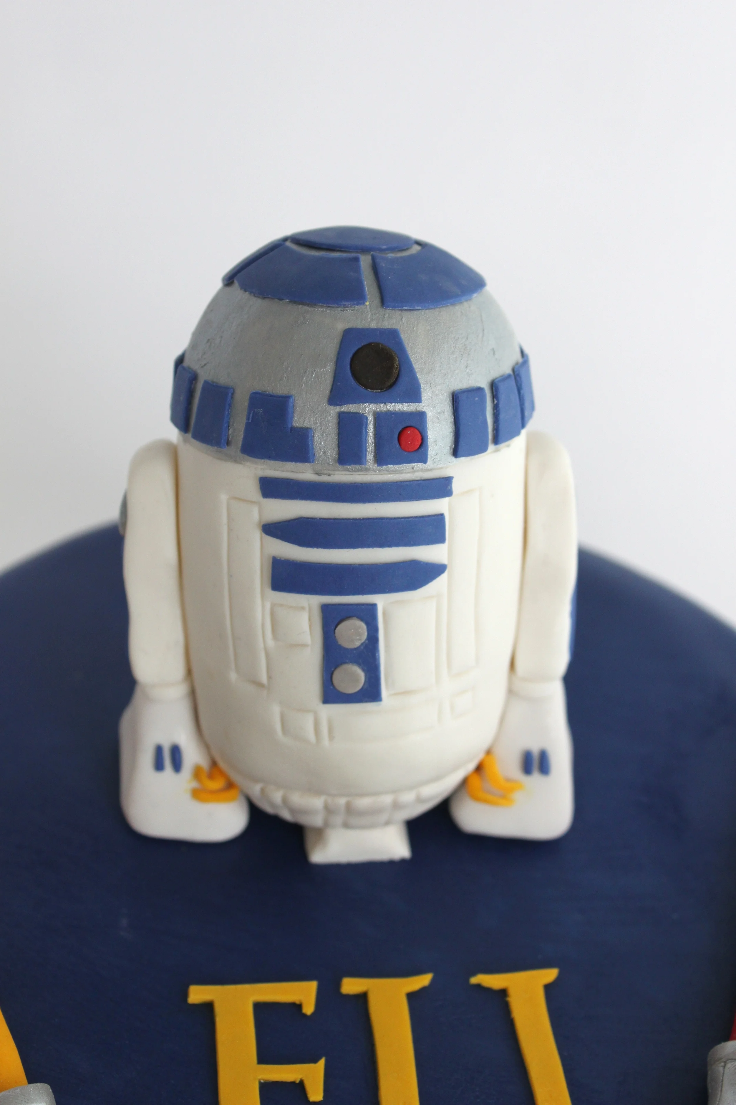 R2D2 single tier 8849.jpg