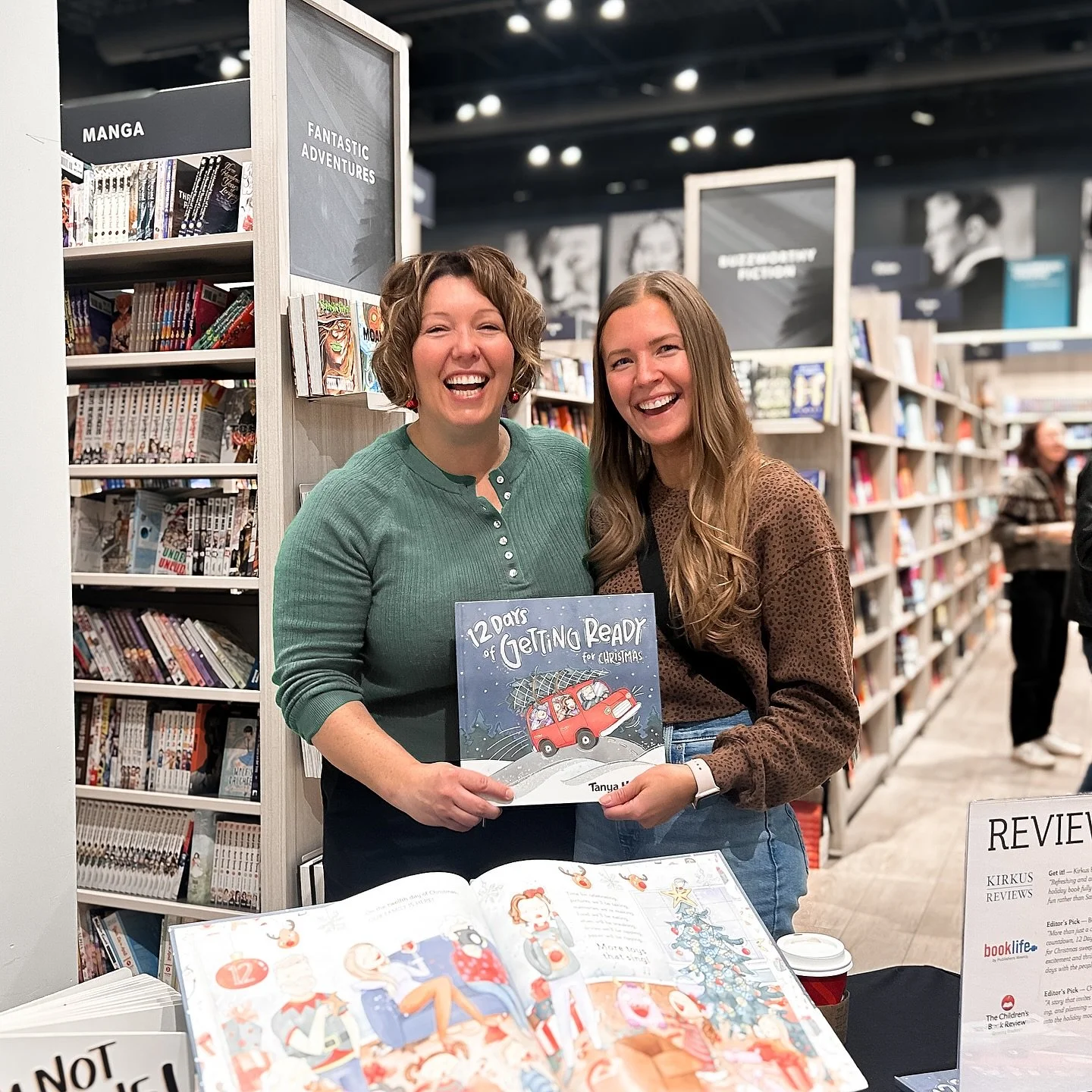 It was such a joy to see @tanya__harvey at her book signing at @indigo today!! 💓 So proud of everything she&rsquo;s accomplished with The 12 Days of Getting Ready for Christmas! 🎄🎅🏼🎁 

Get your sparkling special edition before the holidays at ta