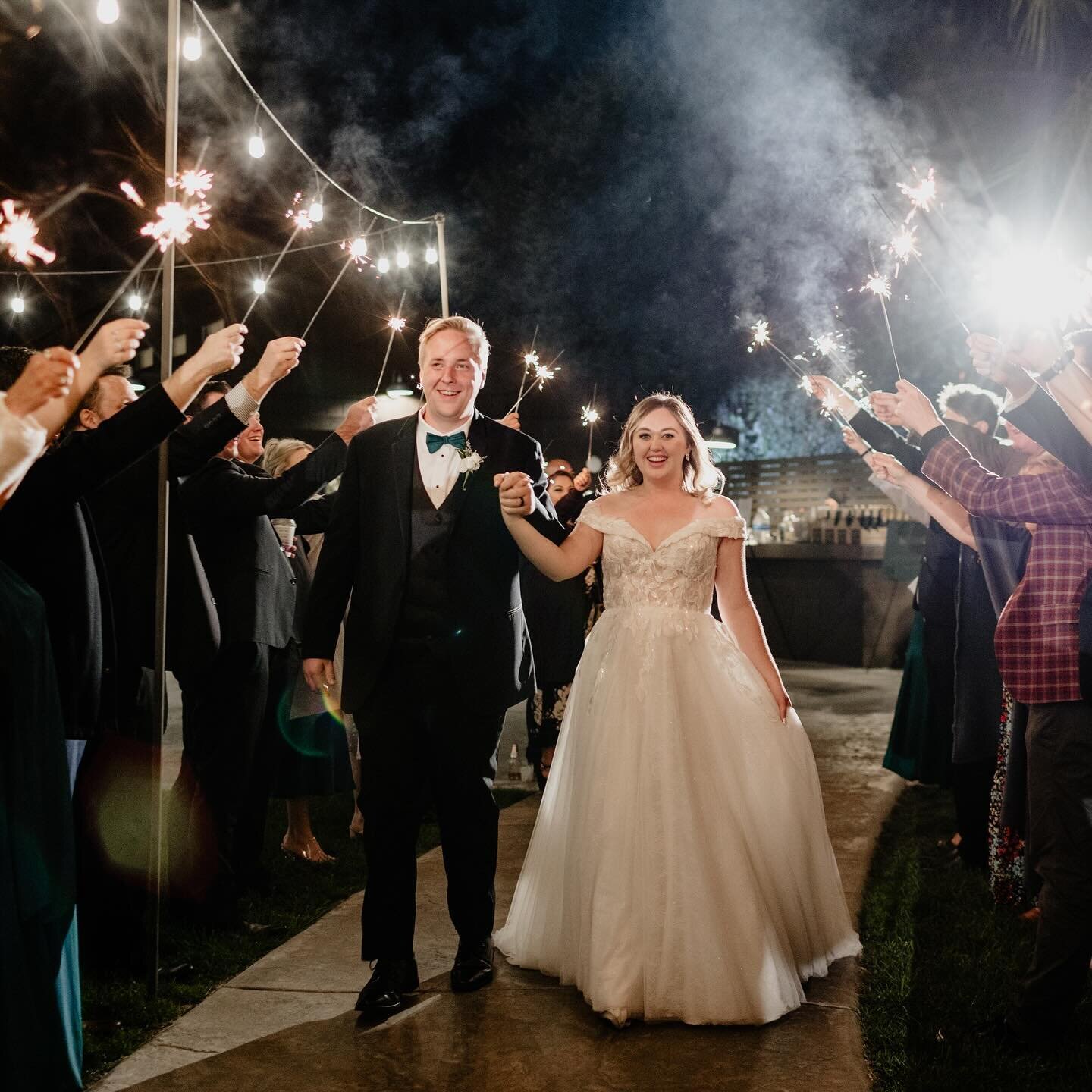 Sparkler exits will just never get old.✨💥 For you couples who are dying to do this (and understandably so), here are a few tips!

1. Not all venues allow these exits. @the_grove_redlands is one of the few venues I&rsquo;ve photographed at that actua