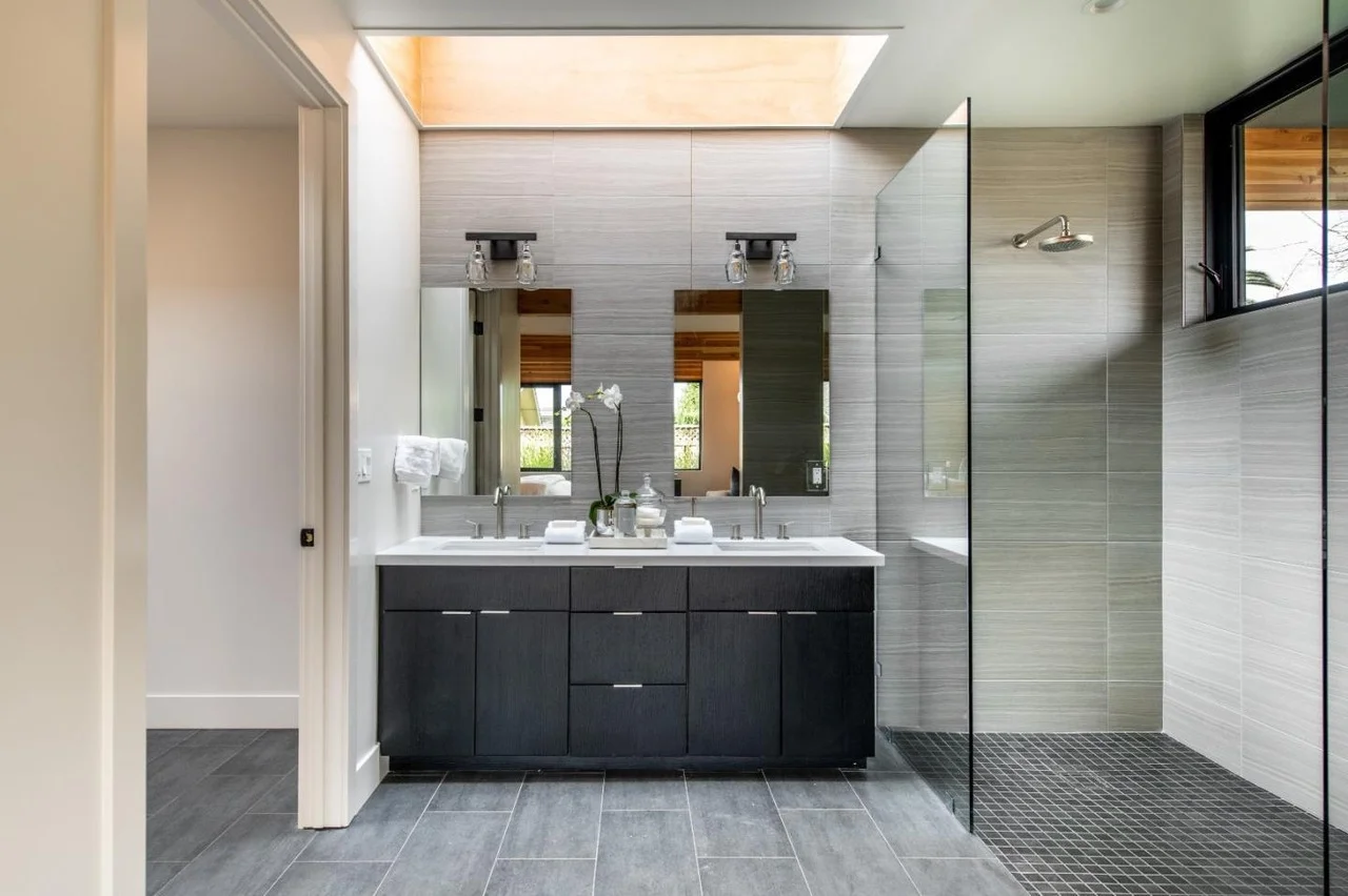 667 Springer Terr Bath2.jpg