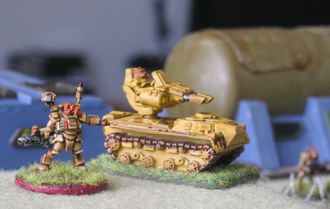 Felid Big Man and Mako-system Anti-Tank Gun (left) and Aphid Heavy Infantry (right)