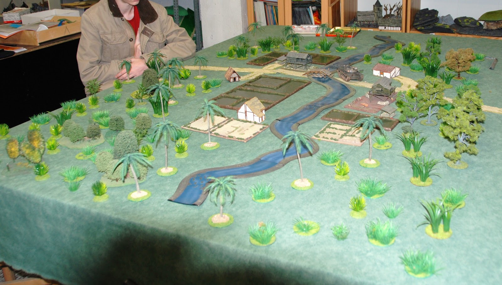 General view of the gaming table (7' x 5')