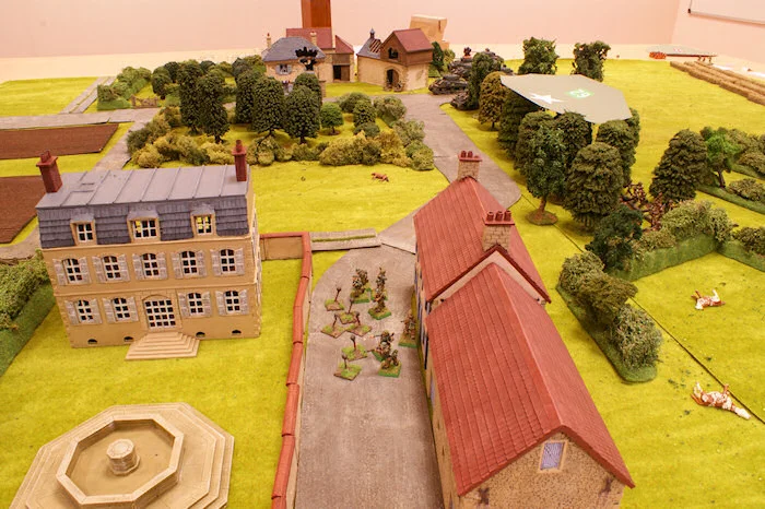 Zug 3 that defended the hedgerows in front of the buildings loses their bottle and withdraw towards the Chateau.