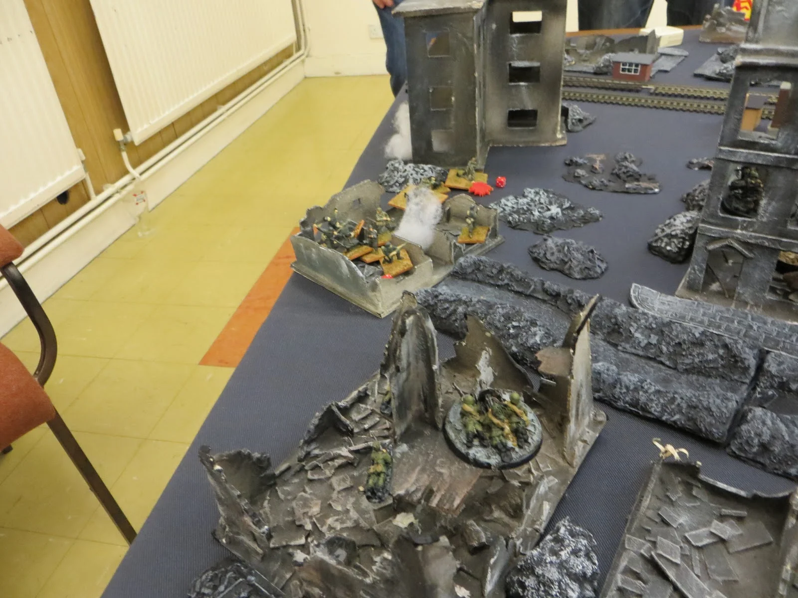 Soviet MMGs set up crossfire. The 1st pioneer squad is suppressed, the 2nd sets off a booby trap in a building