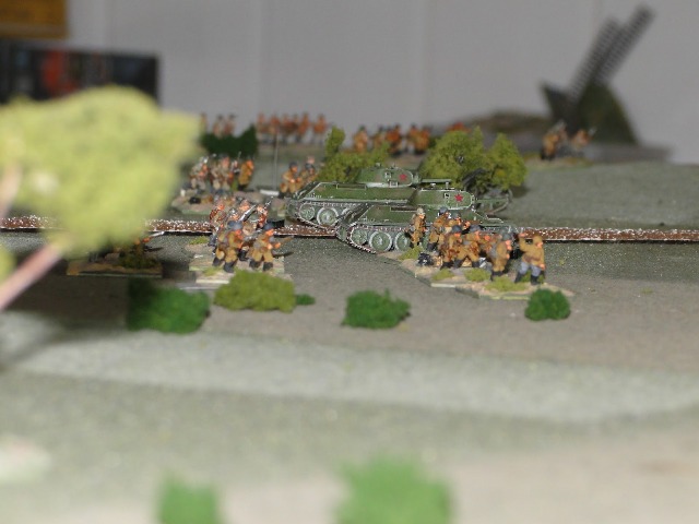 Human wave! Two platoons of Soviet infantry charge the German defenders