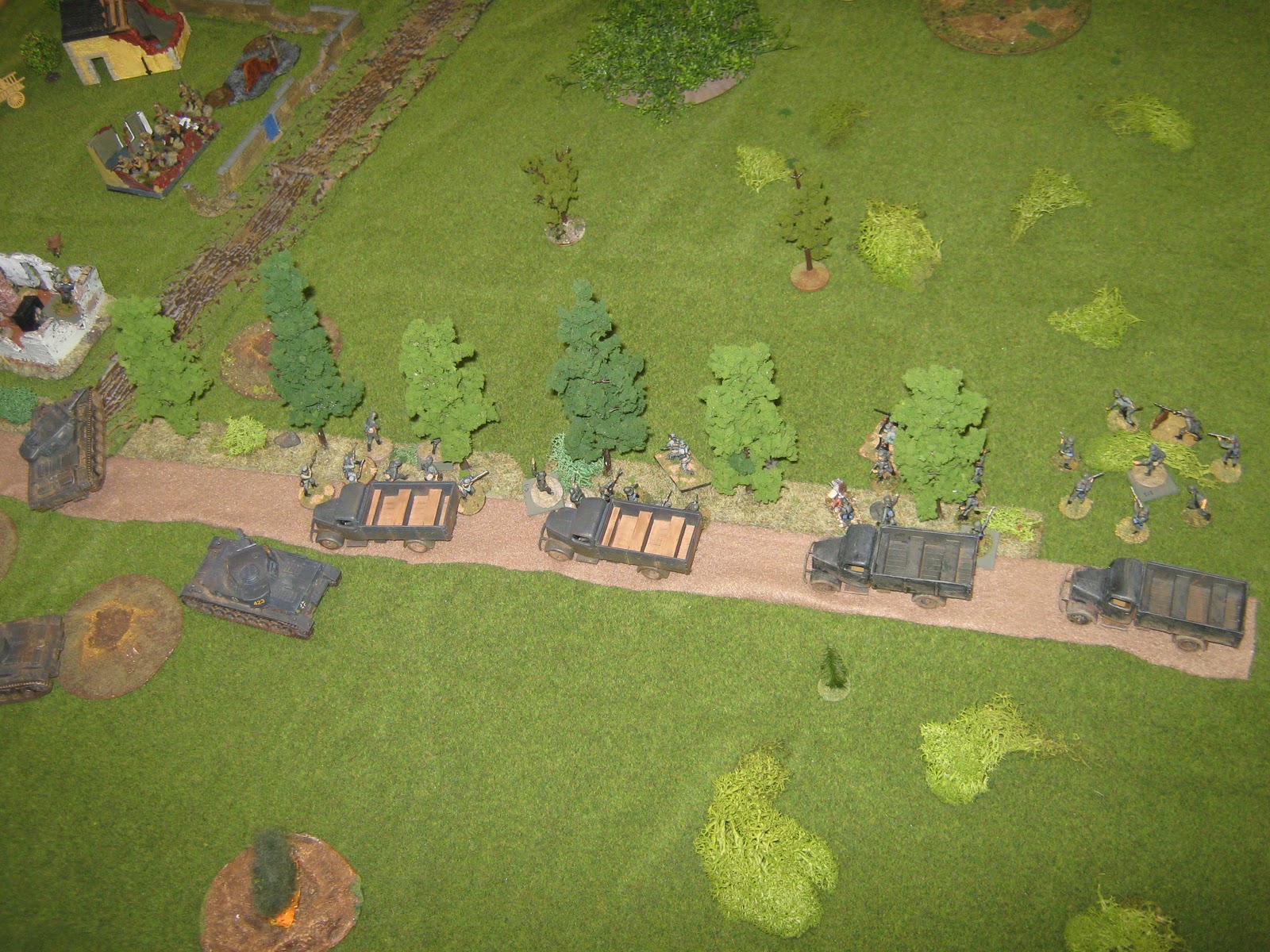 More reinforcements, this time infantry in trucks. Coming in was no problem, but backing the trucks off was worse. A major traffic jam, that proved to be trouble when a much needed AT-gun was needed later on.
