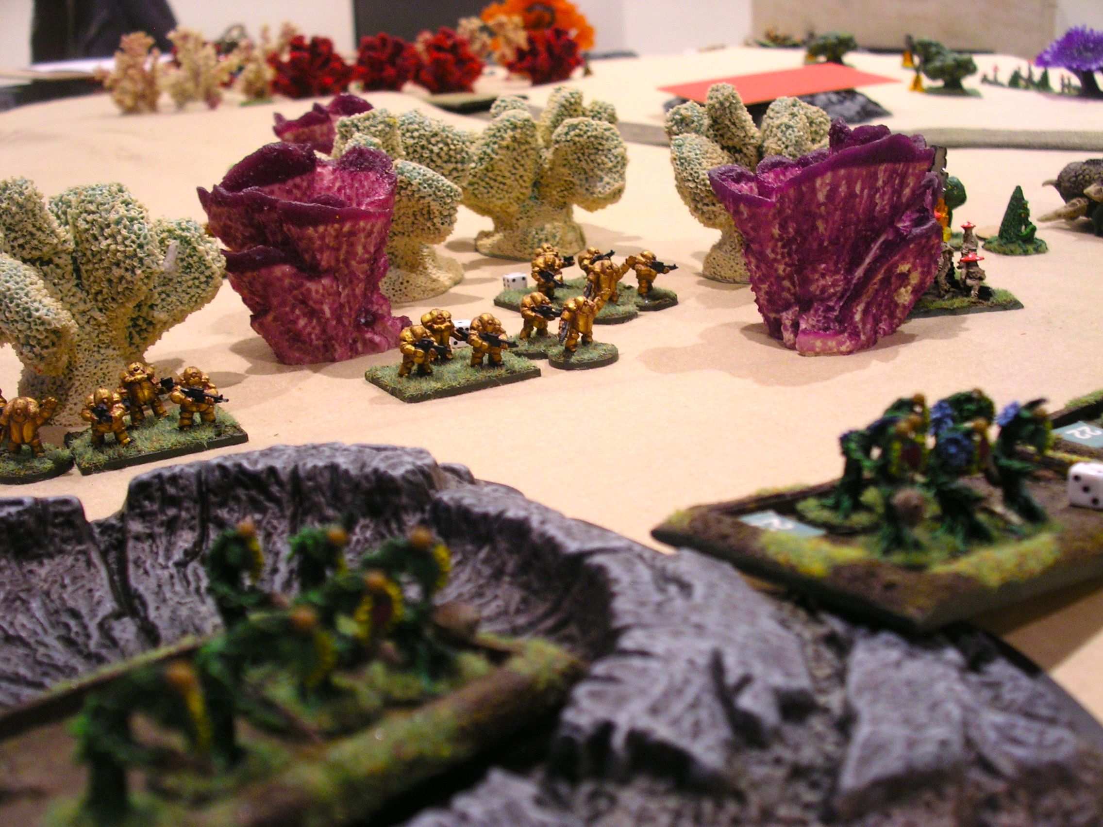 GITUNGI INFANTRY IN COVER HAMMERING THE VORNID INFANTRY