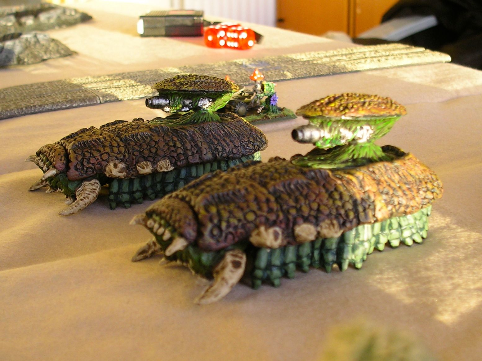 HORRID ONE-GUN TANKS, GUNS DEPLOYED (MODELS FROM RAVENSTAR)