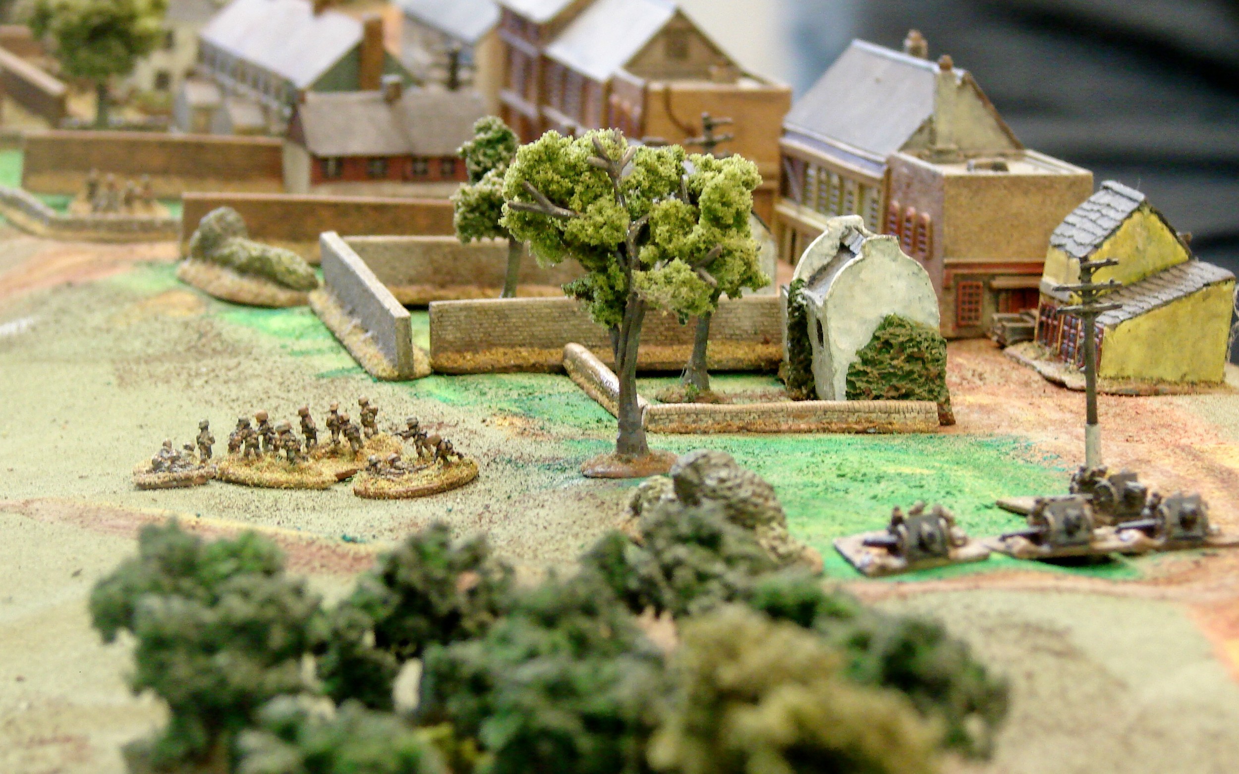 Where's everybody going? The 10cm battery watches the infantry run past them. It looks like they are on their own now. Where are the Matildas?