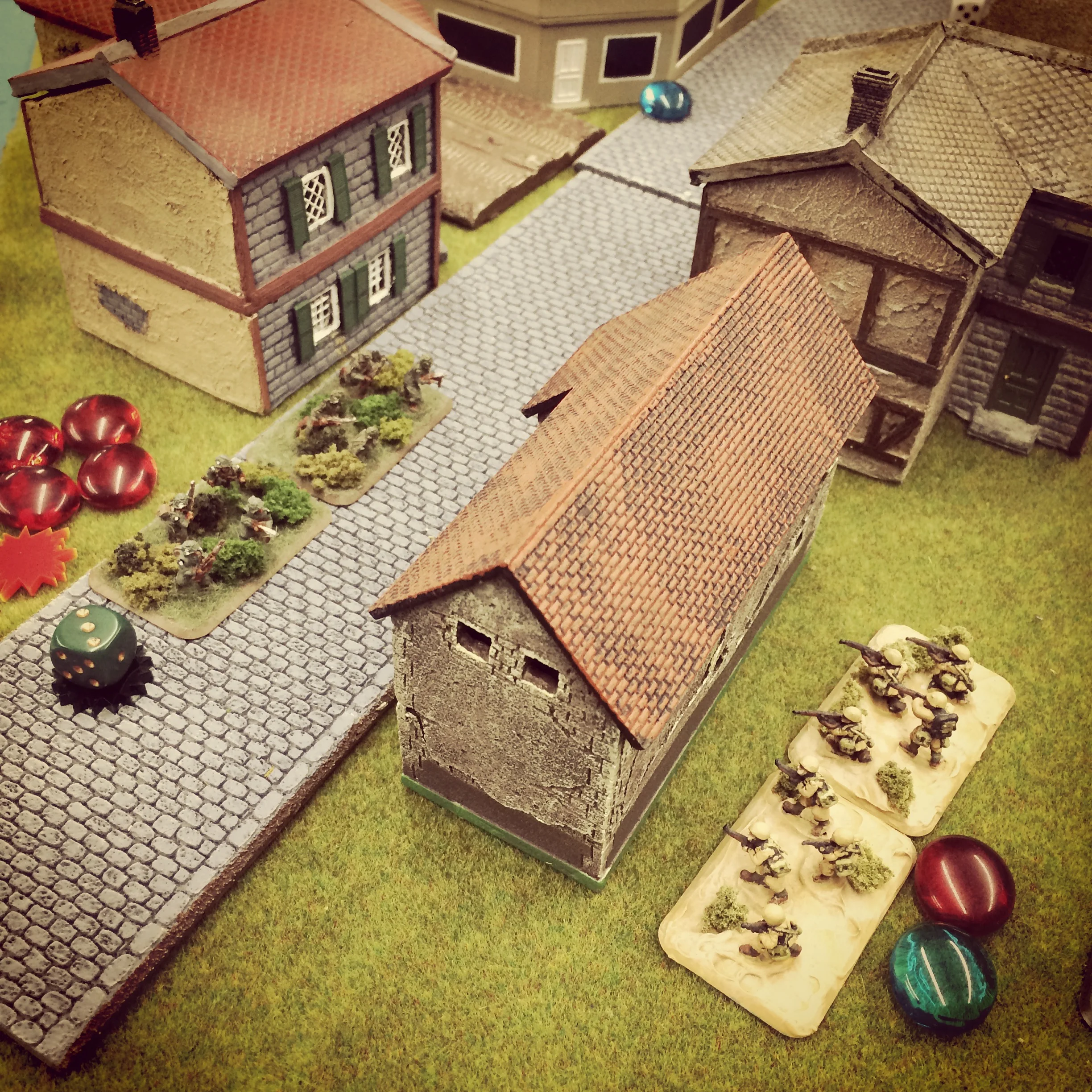 Italian rifles push a US engineer platoon from the building position