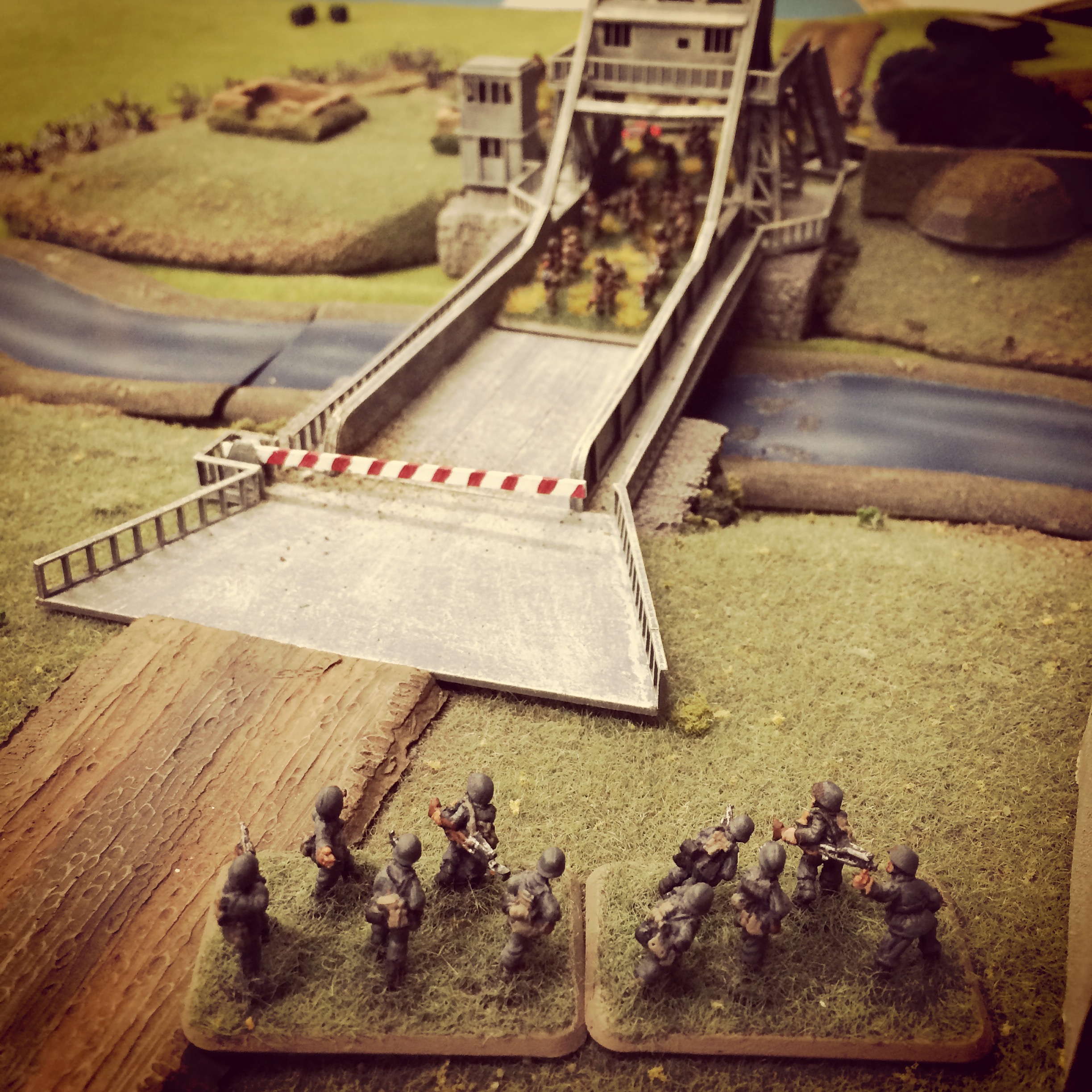 A thin line of Germans look to hold off the advancing British