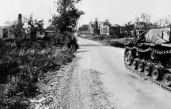 View towards Baskeyfield's position on the Acacialaan junction from behind the StuG seen in the picture below