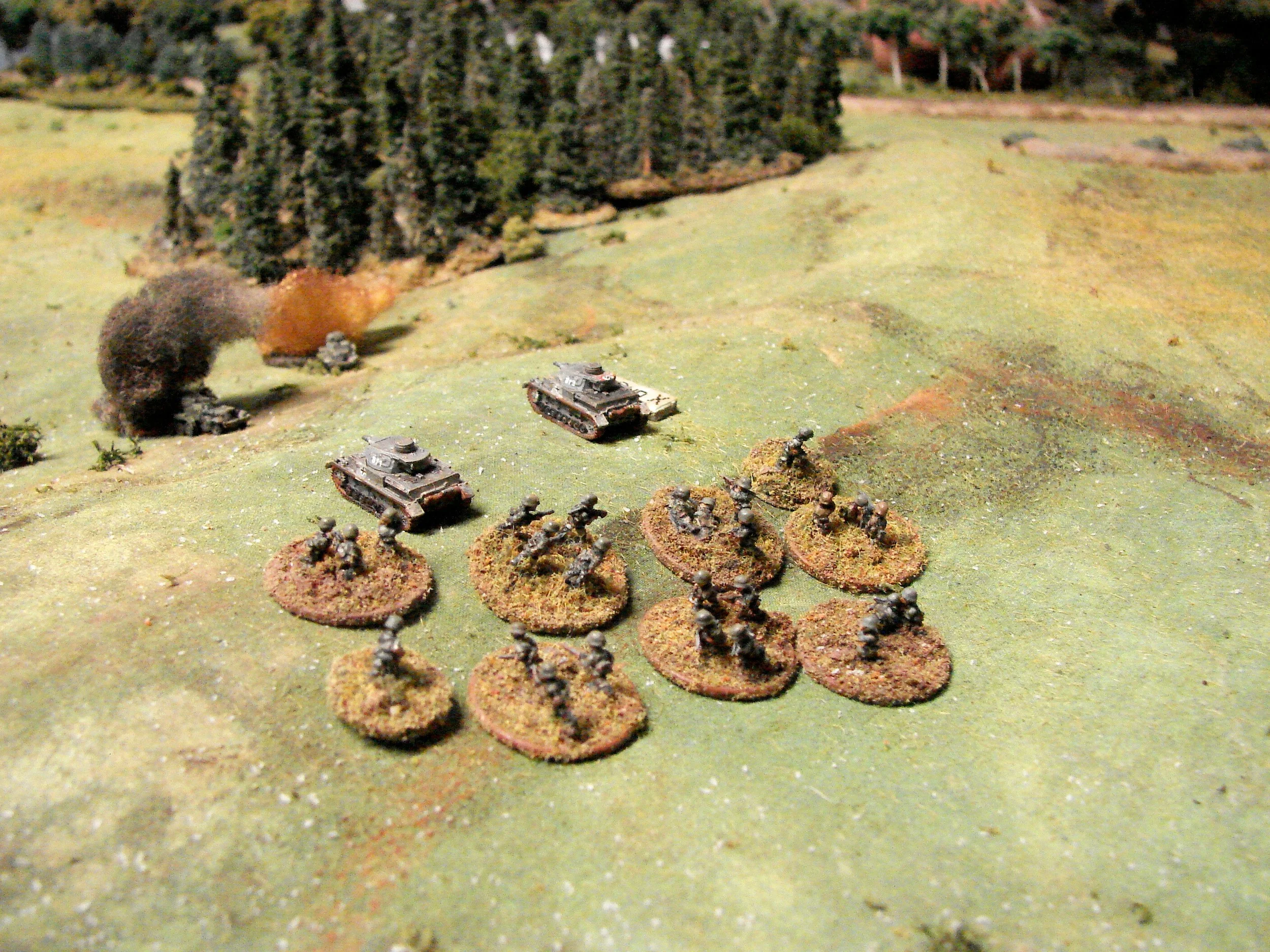Grenadiers on the left The MMGs deploy to cover the advance of the other Grenadiers.