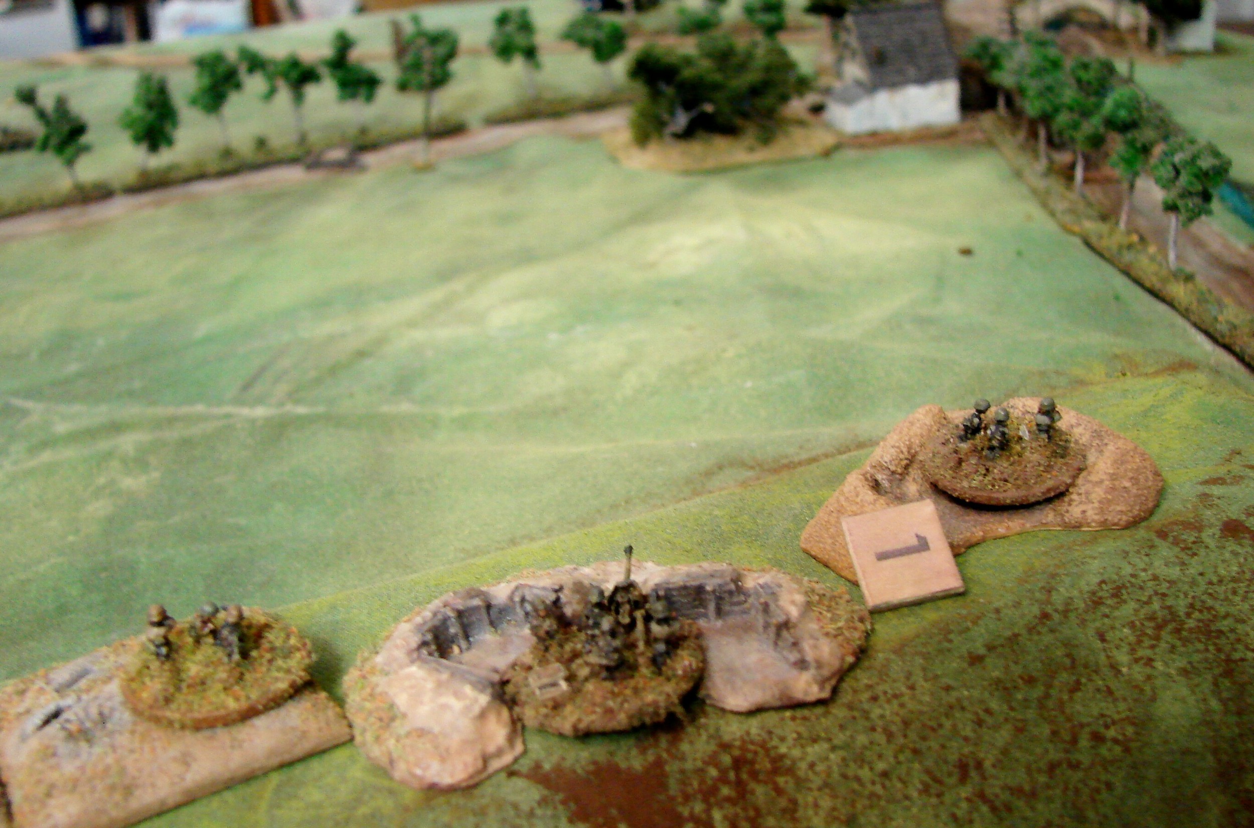 Defenders awating the next wave The 2nd pak and MMG team await the appearance of more Russians. the original MMG is still in place but down to a single action point.