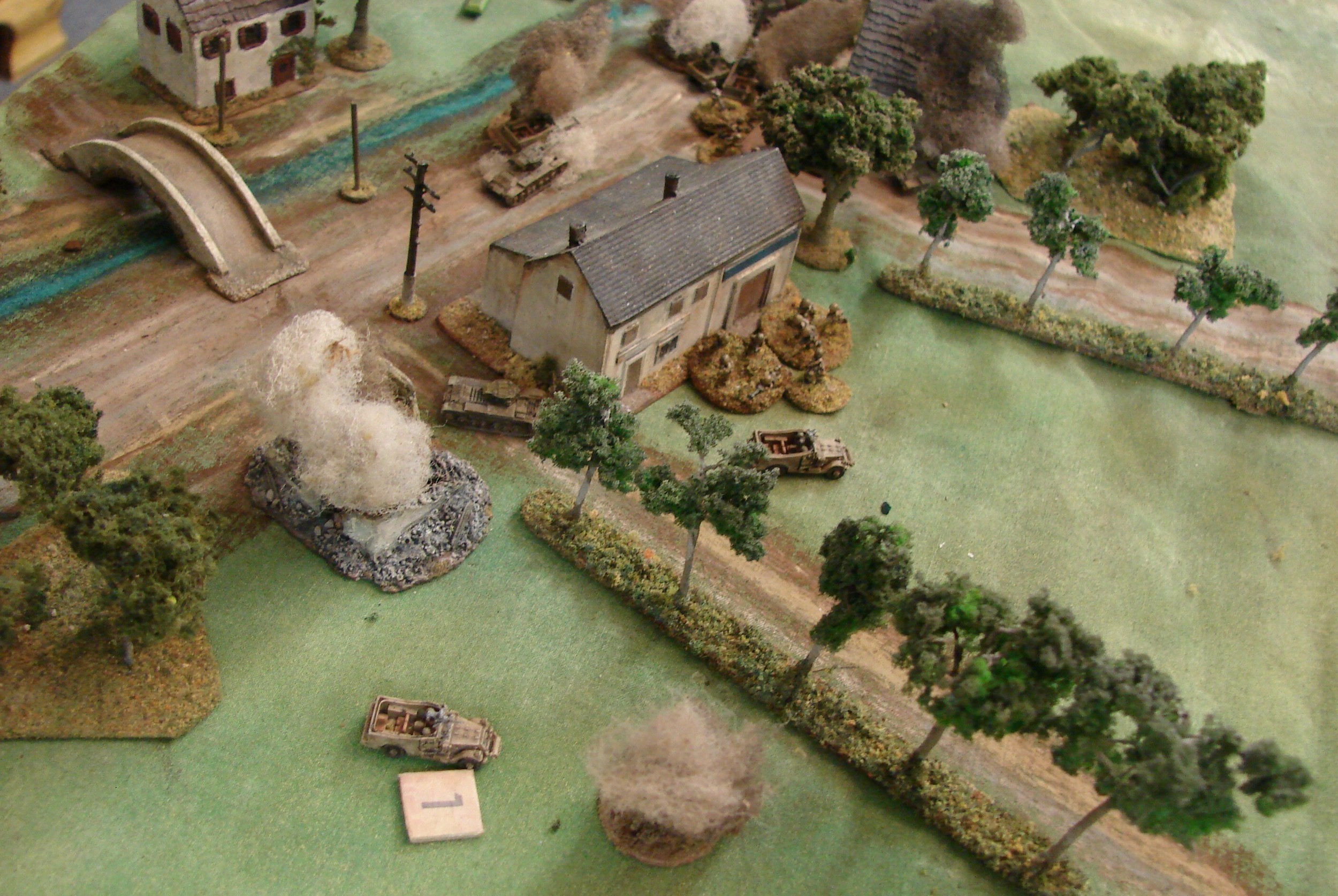 After a FW 190 run The Lufwaffe managed to drop a couple of bombs among the Russian in town. The 3rd abandoned Valentine is next to the burned down house. The 2 M3s pulled back to get out of sight of the Pak but took some fire from the remaing SS recce and their 20mm guns.