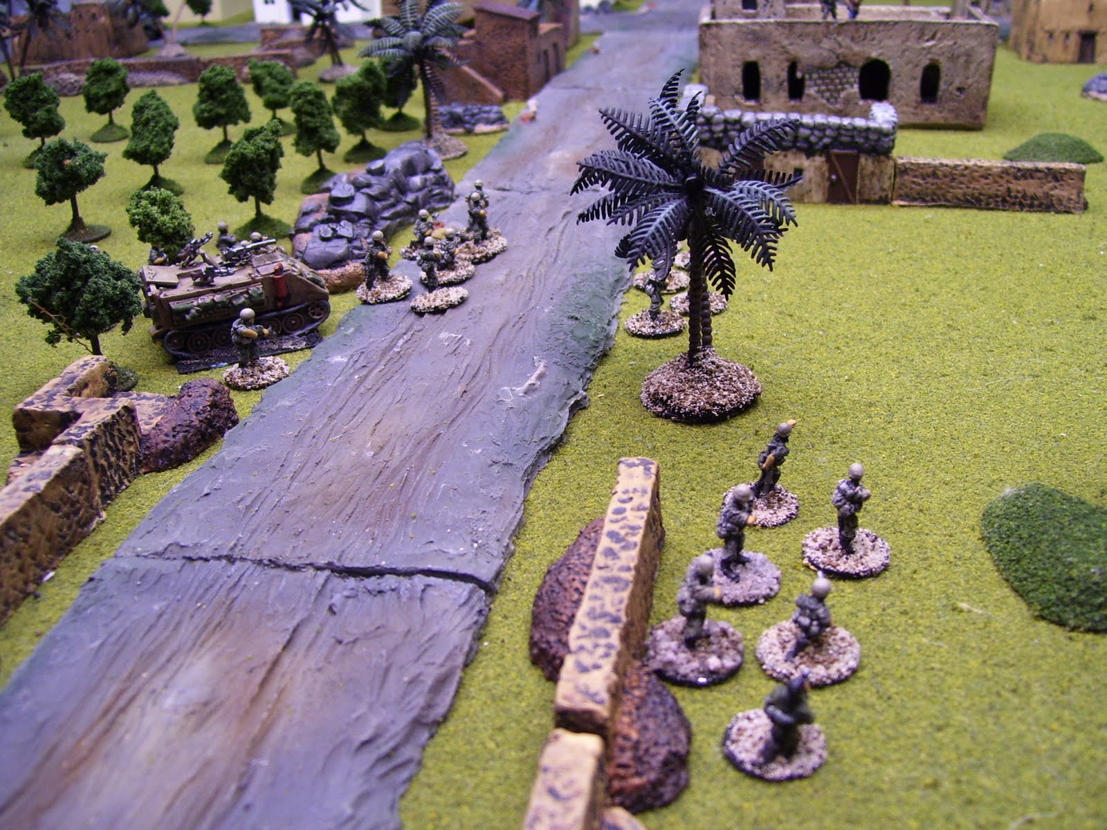 Right column bring the warehouse under fire with the M-113.
