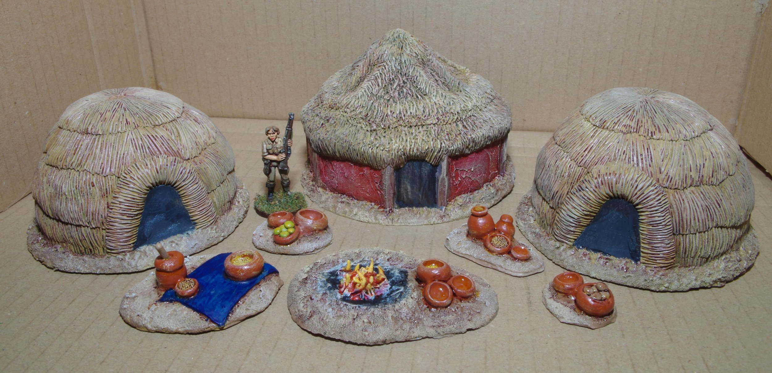  Carole's African Huts in 28mm 