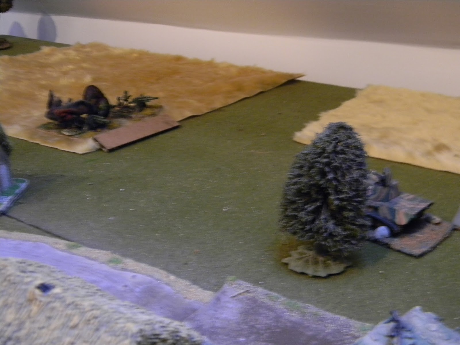  The German tank commander has dashed forwards to engage the remaining enemy anti-tank gun. 