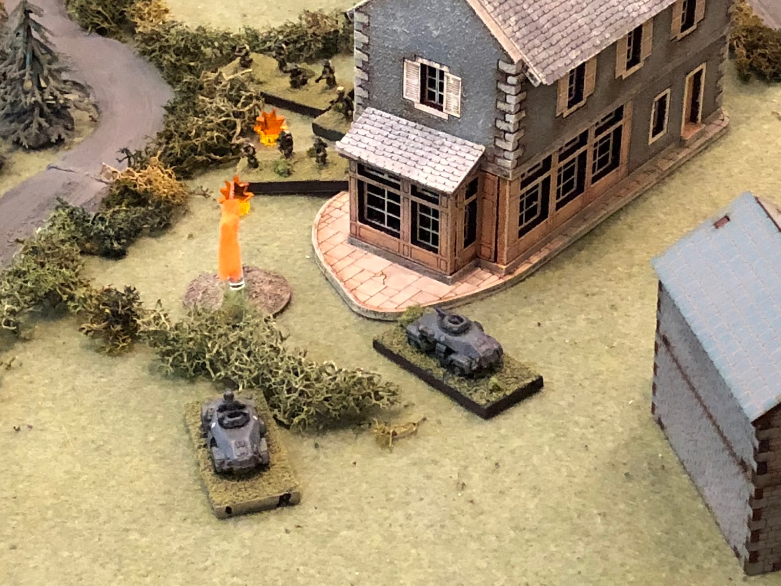  Lt Weidner rolls his vehicle up a bit (bottom left) and runs smack into Lt Renoir and two rifle squads!!!&nbsp; The 20mm cannon roars... 