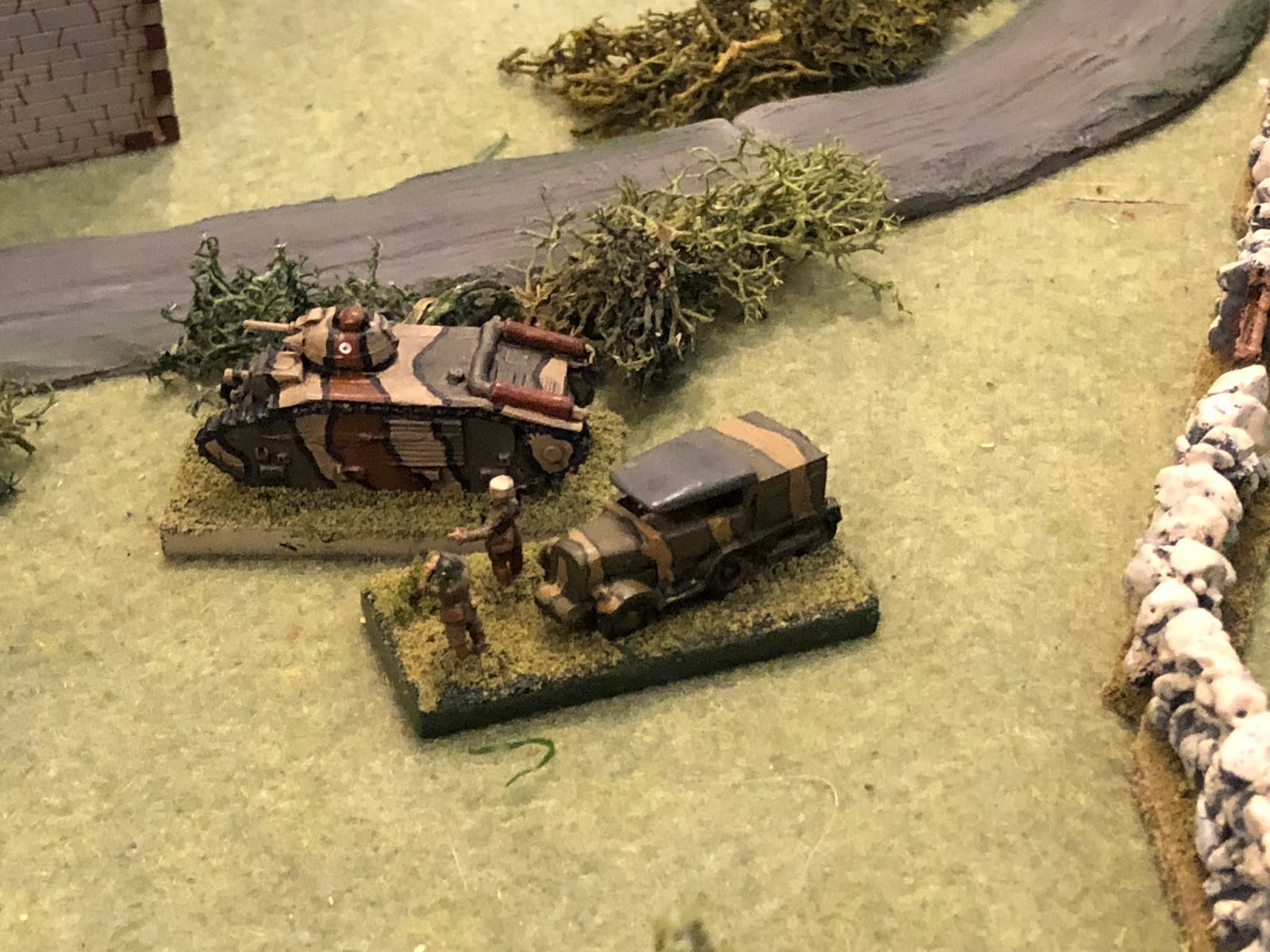     Major Renaut quickly gets to the Char B and gets the crew back into the fight.   