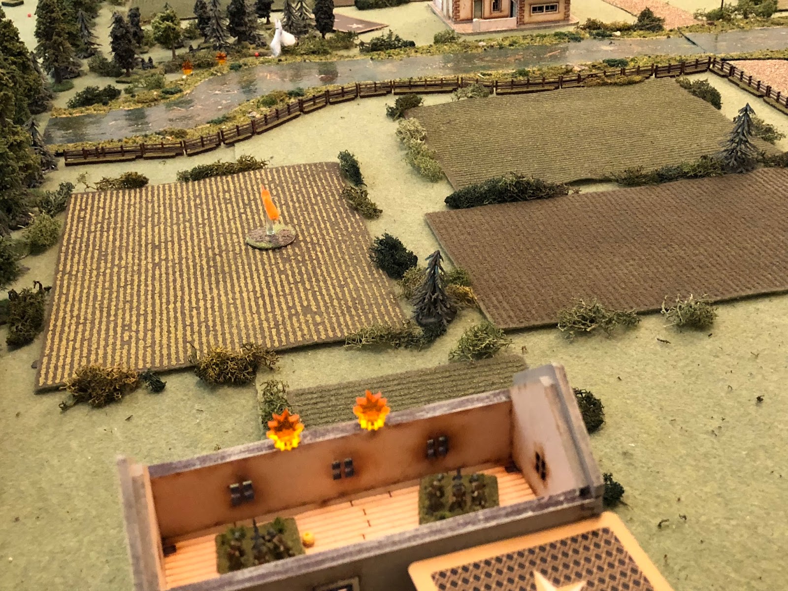  And then the French machine guns get into the action (bottom centre), sending tracers into the woodline across the river (top left, you can see the orange explosions of their impacts, as well as the white puff from the mortar's spotting round). 