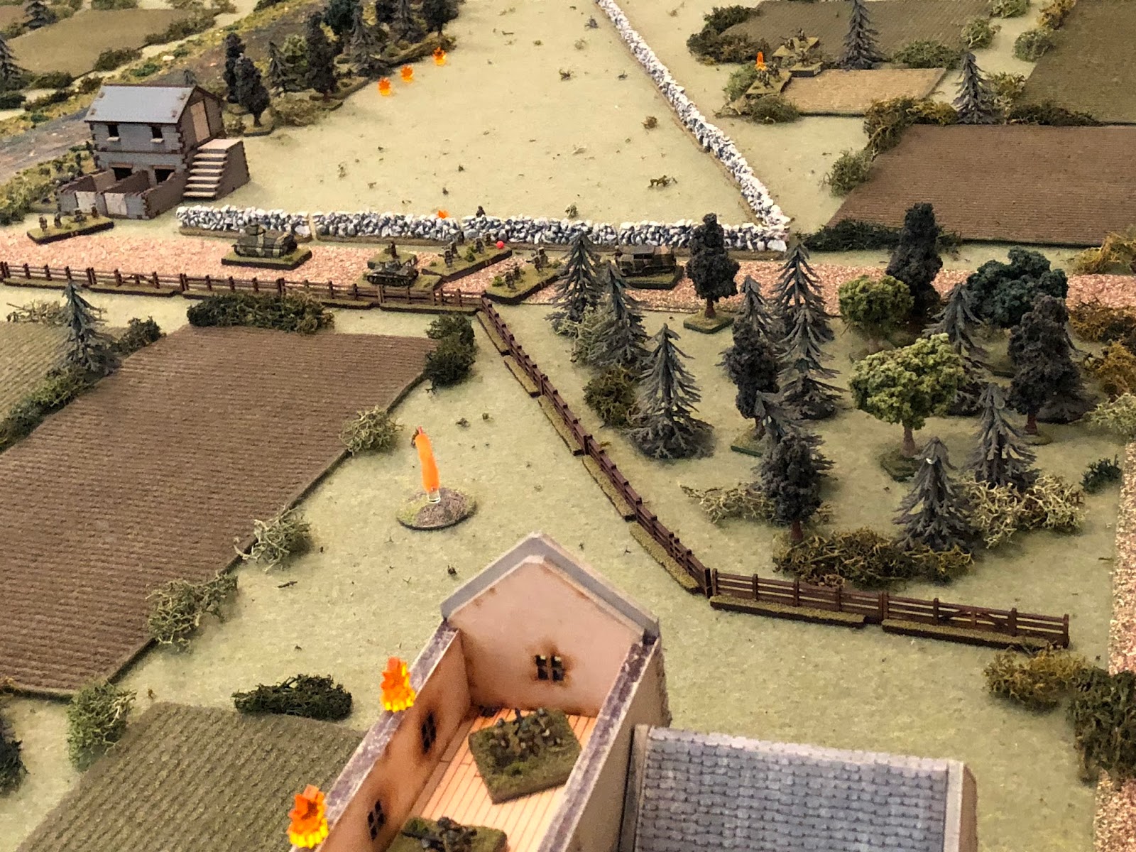  Then the French right-hand machine gun (bottom center) shifts fire to the south.&nbsp; Their own men are too close to the German engineers at the tollkeeper's house (top left), so they line up on the German Motorcycle Platoon in the south treeline (