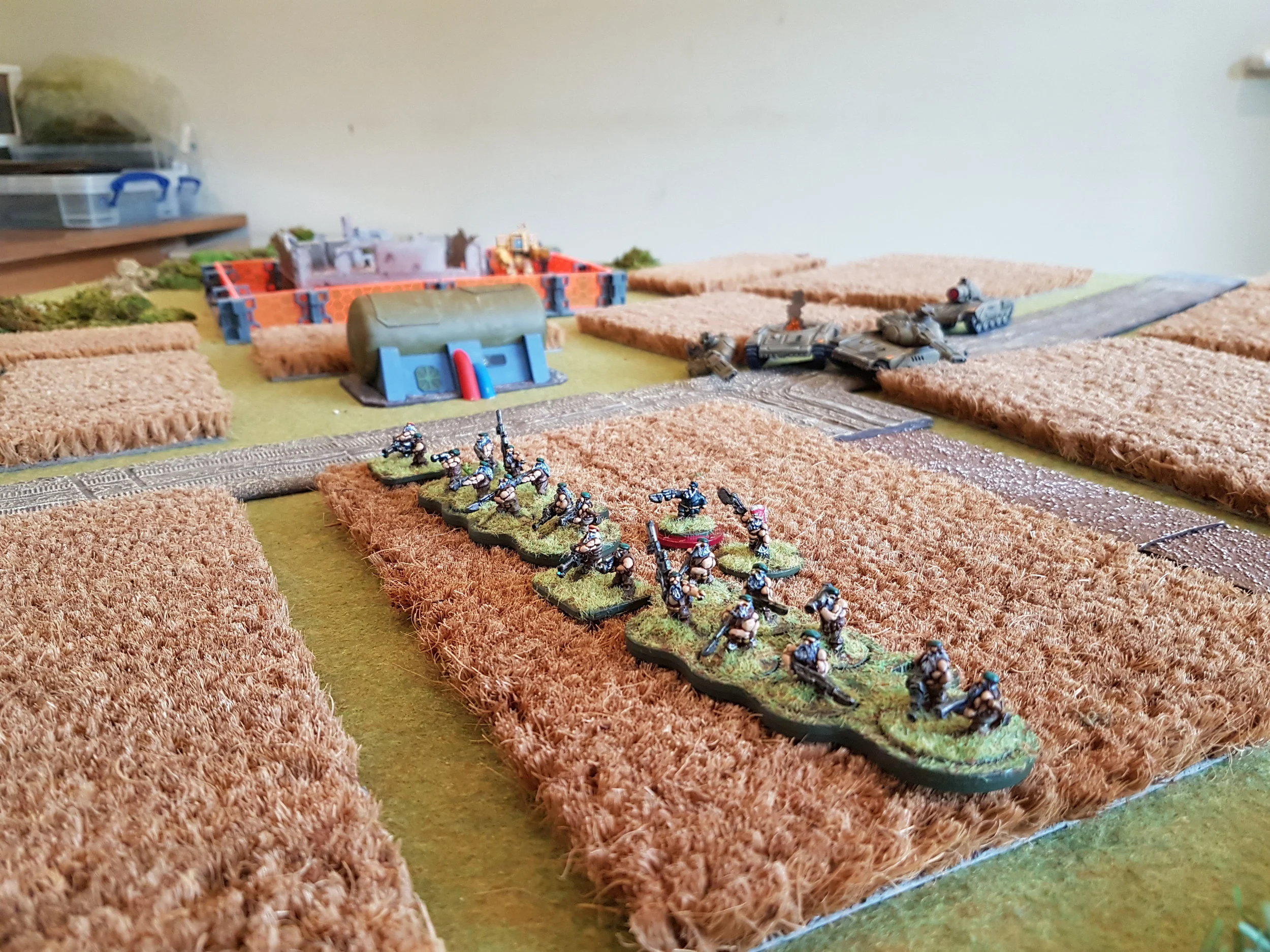 The Clansmen deployed for battle. Note the chaps with the bright orange berets: they are the ones with the flamethrowers!