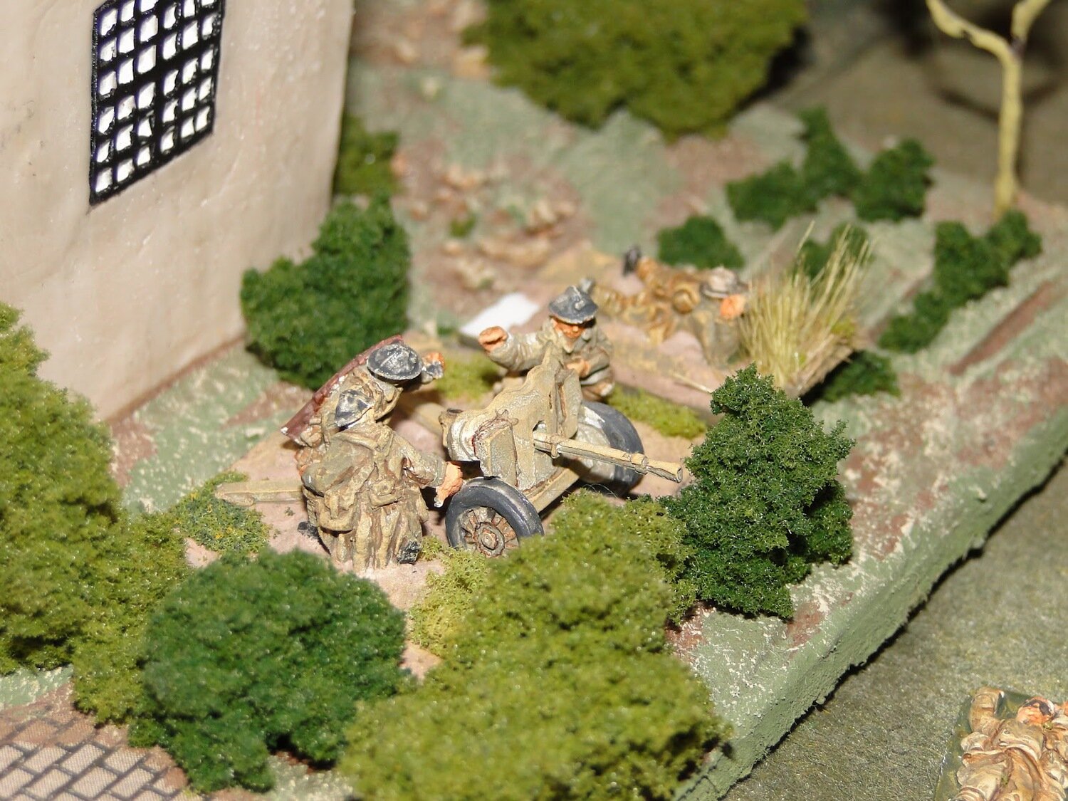 On the left flank the French anti tank gun spots Leutnant Krabbe's armoured platoon and opens fire. 