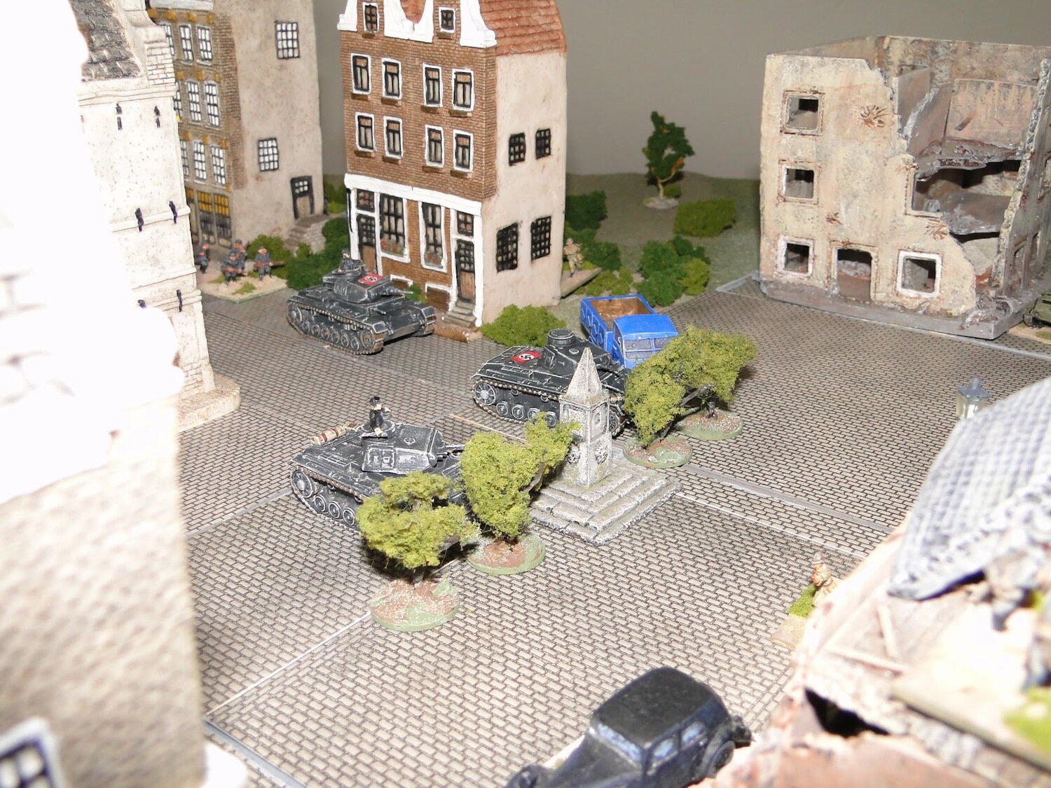 Armoured platoon one pushes into the market place, the infantry in support clear the surrounding buildings