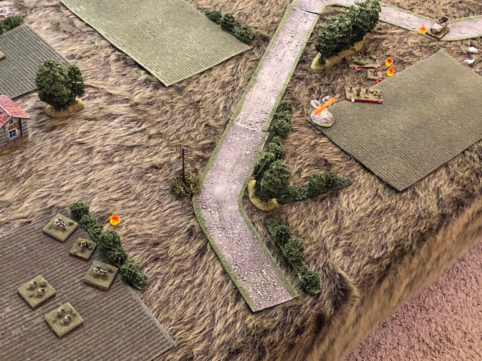  The Soviet light mortars (bottom left) adjust their fire and open up again on the German halftrack PC (top right), nearly on top of 2nd Rifle Platoon)... 