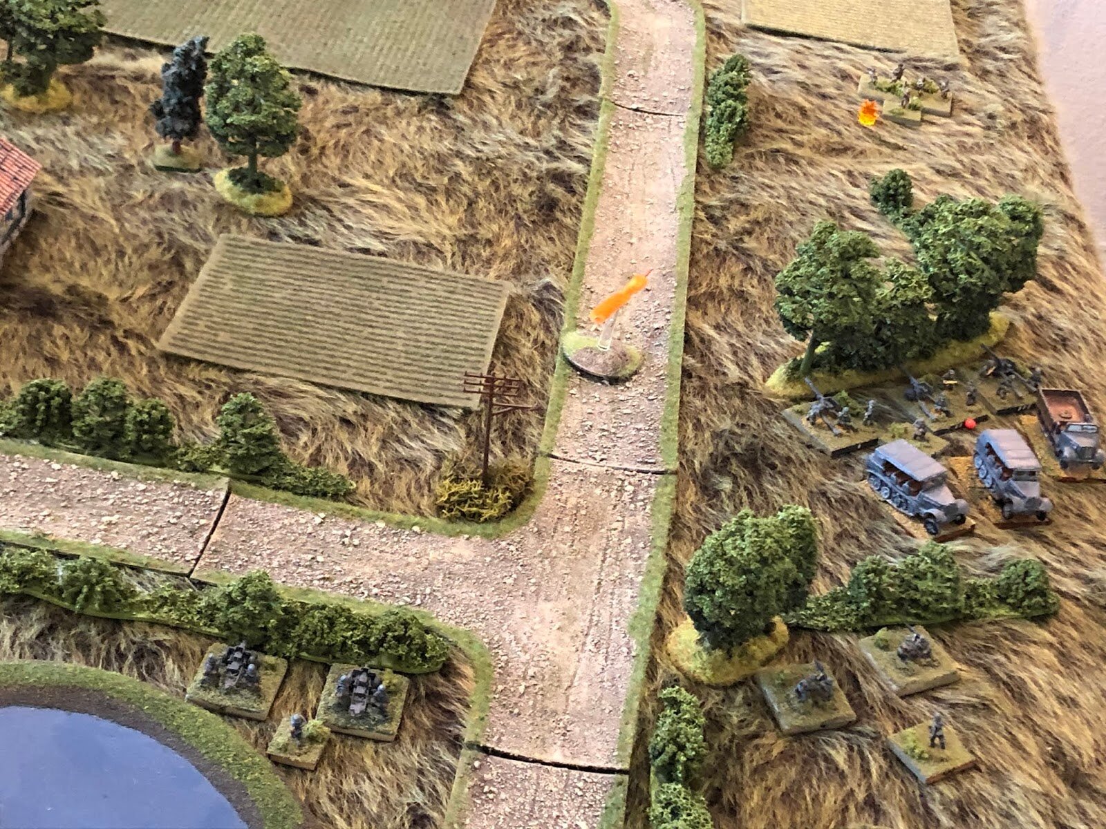  Staying on the German right, the IG Plt continues to work out (bottom left), now sighting in on the encroaching Soviet 1st Plt PC and his 1st Squad...  