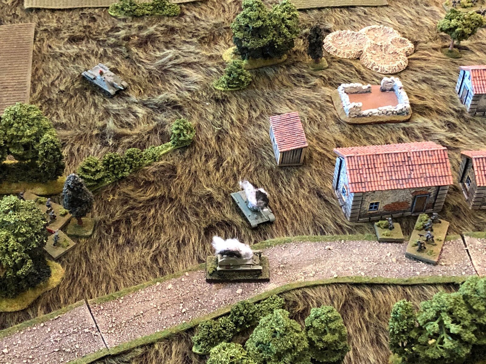  Where he spots the Soviet Su-122 Platoon Commander (top left); doing some quick mental math, he determines there's no way the enemy commander currently staring at him did not see what they just did, and there's no way they can get to the enemy AFV i