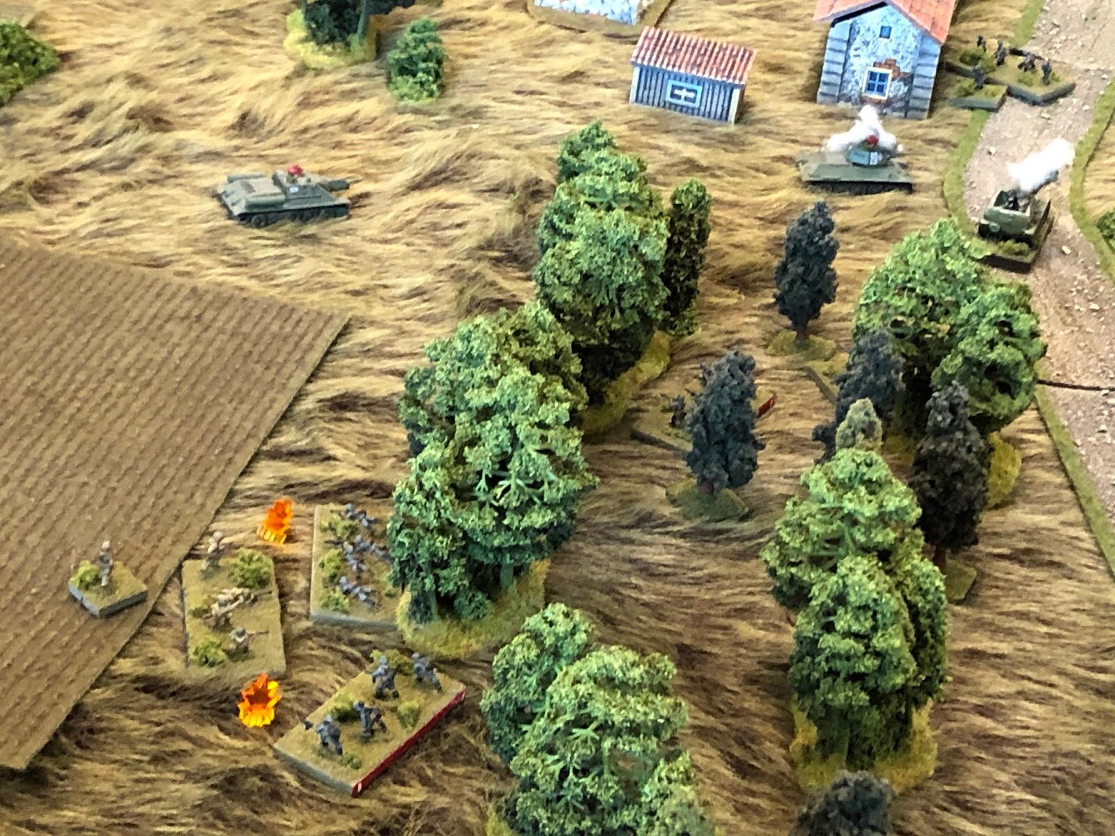  Because just then the German 1st Platoon, in the North Wood (you can see the German 3rd Platoon commander on the edge of Snava, top right, next to the burning T-34 and SU-76) gets in on the action. First, their 1st and 2nd squads charge forward into