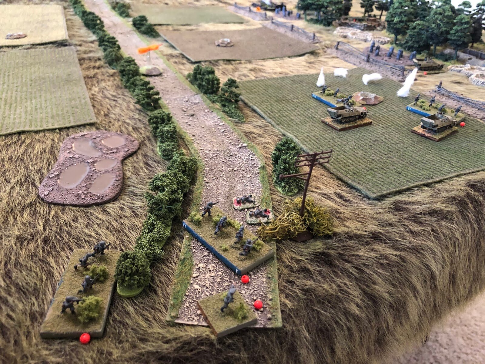  The 1st Plt, 1st Co, commander still cannot get his boys moving (bottom left), as he watches 3rd Platoon (far right) continue to get pounded by Soviet mortars. 