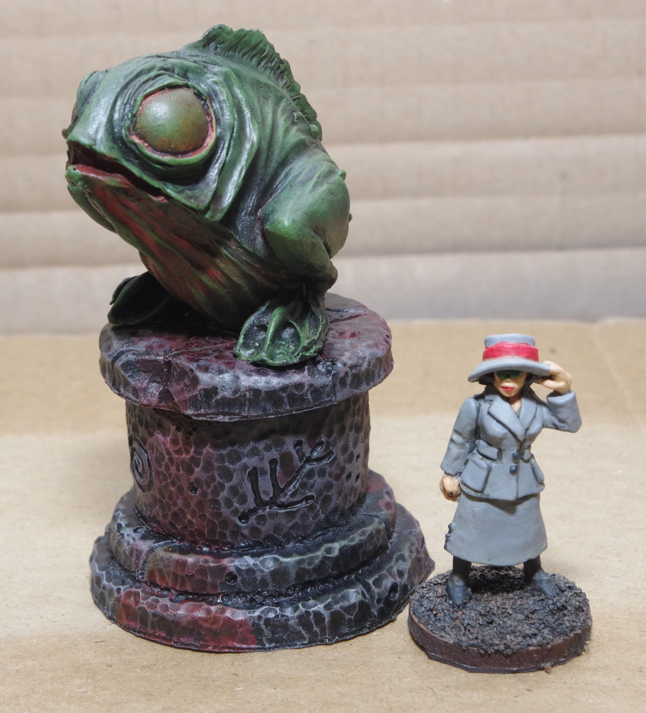 Eldritch statue on plinth.JPG