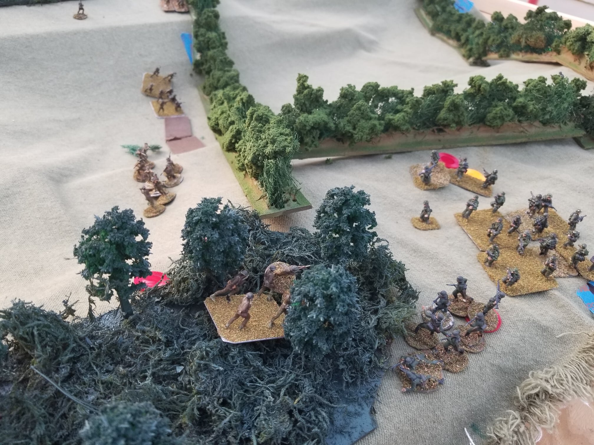  Two Polish squads try to hold back the Panzergrenadiers but there are too many of them. 
