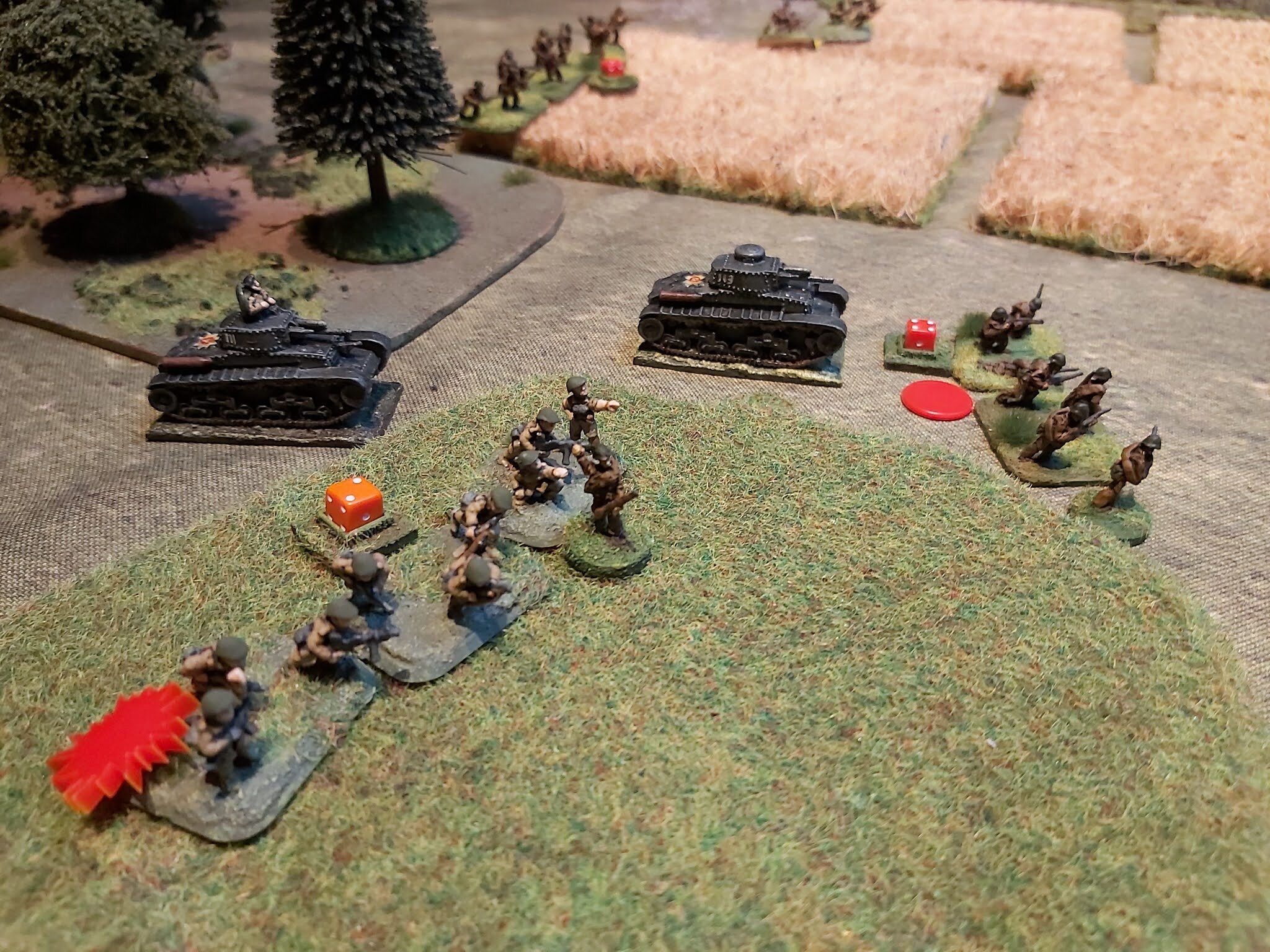 Finally getting the R-2s moving, the attackers were able to bring in some heavy guns to support the infantry attack.