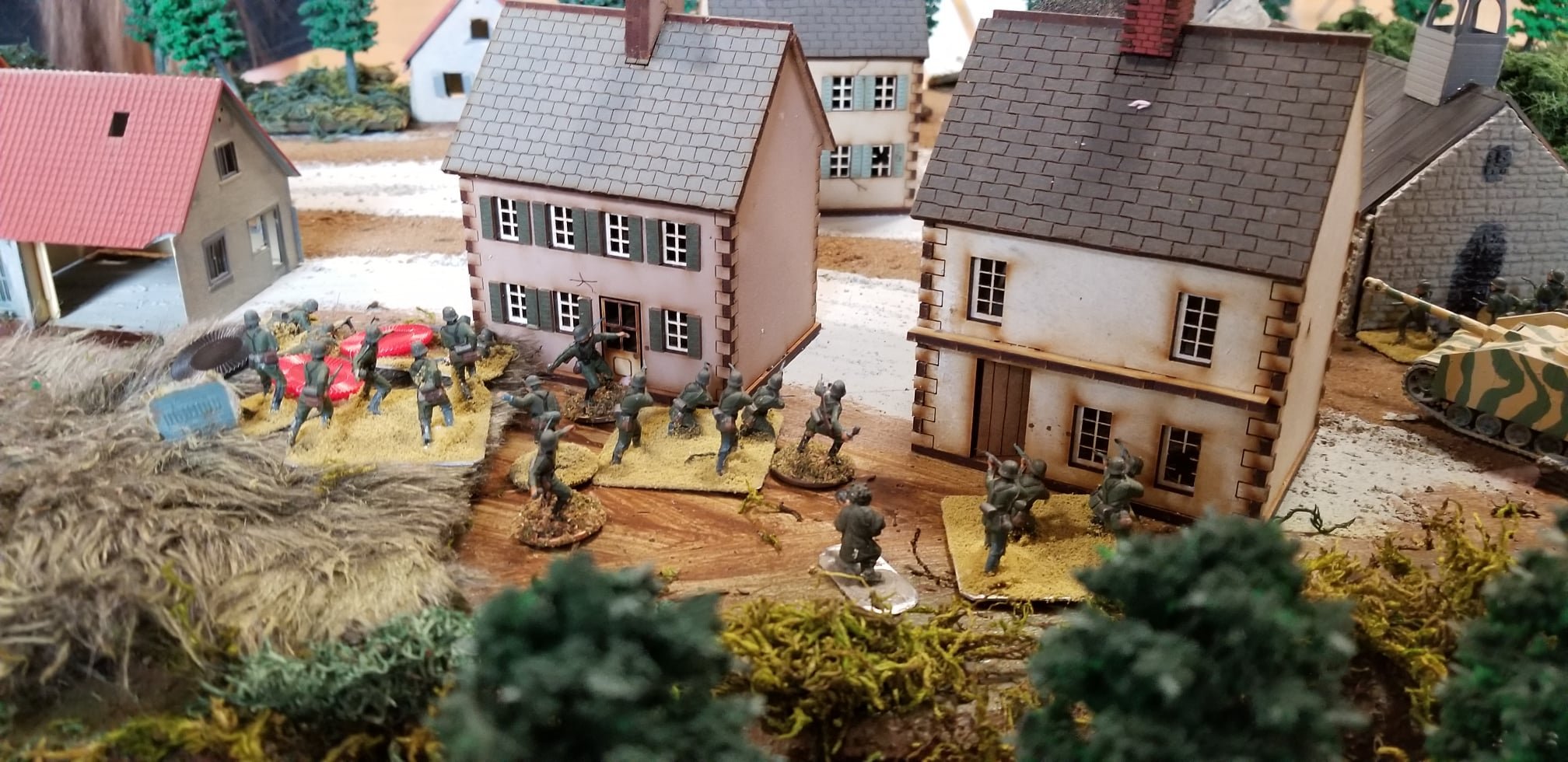 German infantry seize the stone houses closest to the river.