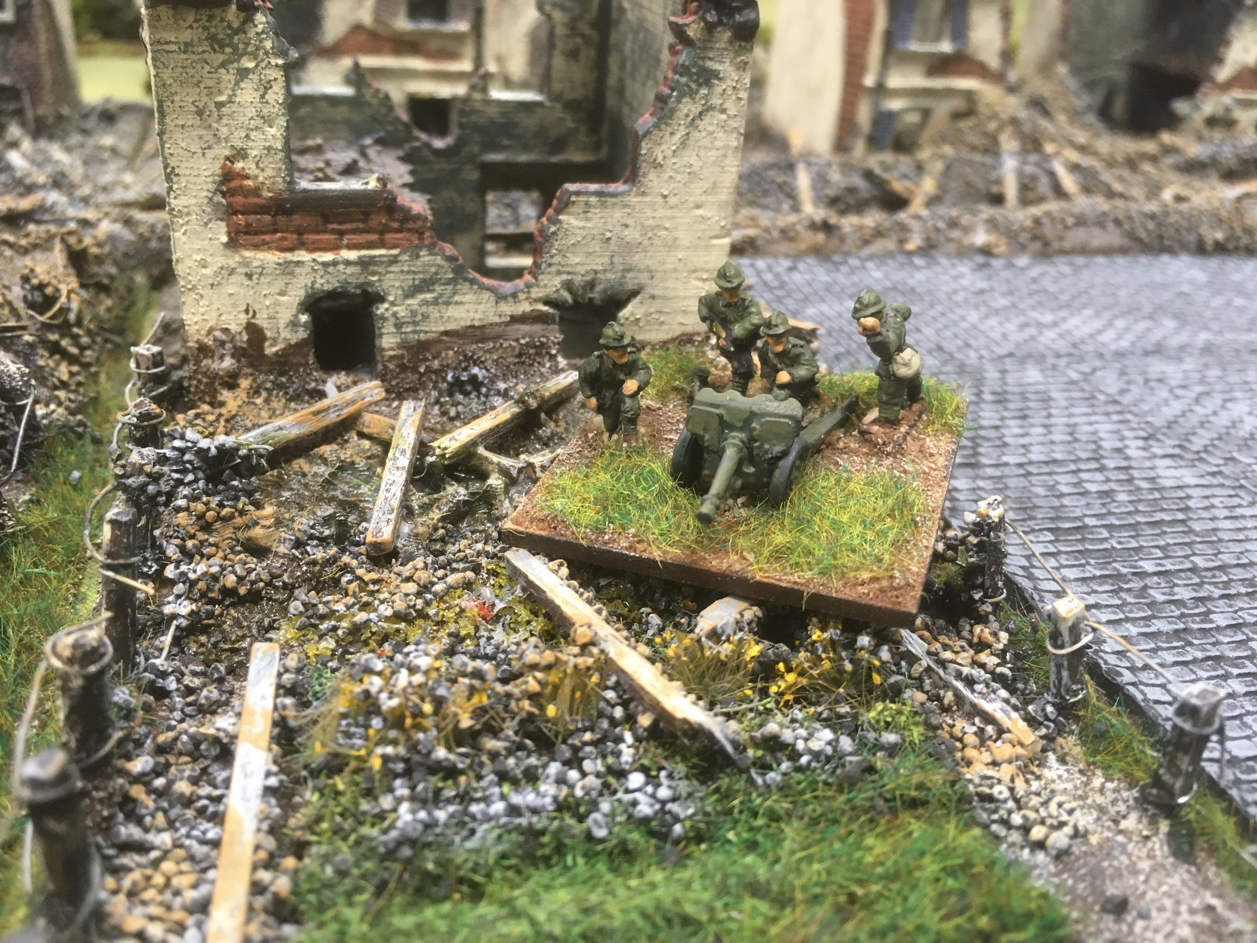 The French then uncover one of their 'blinds' - a Hotchkiss 25mm SA34...