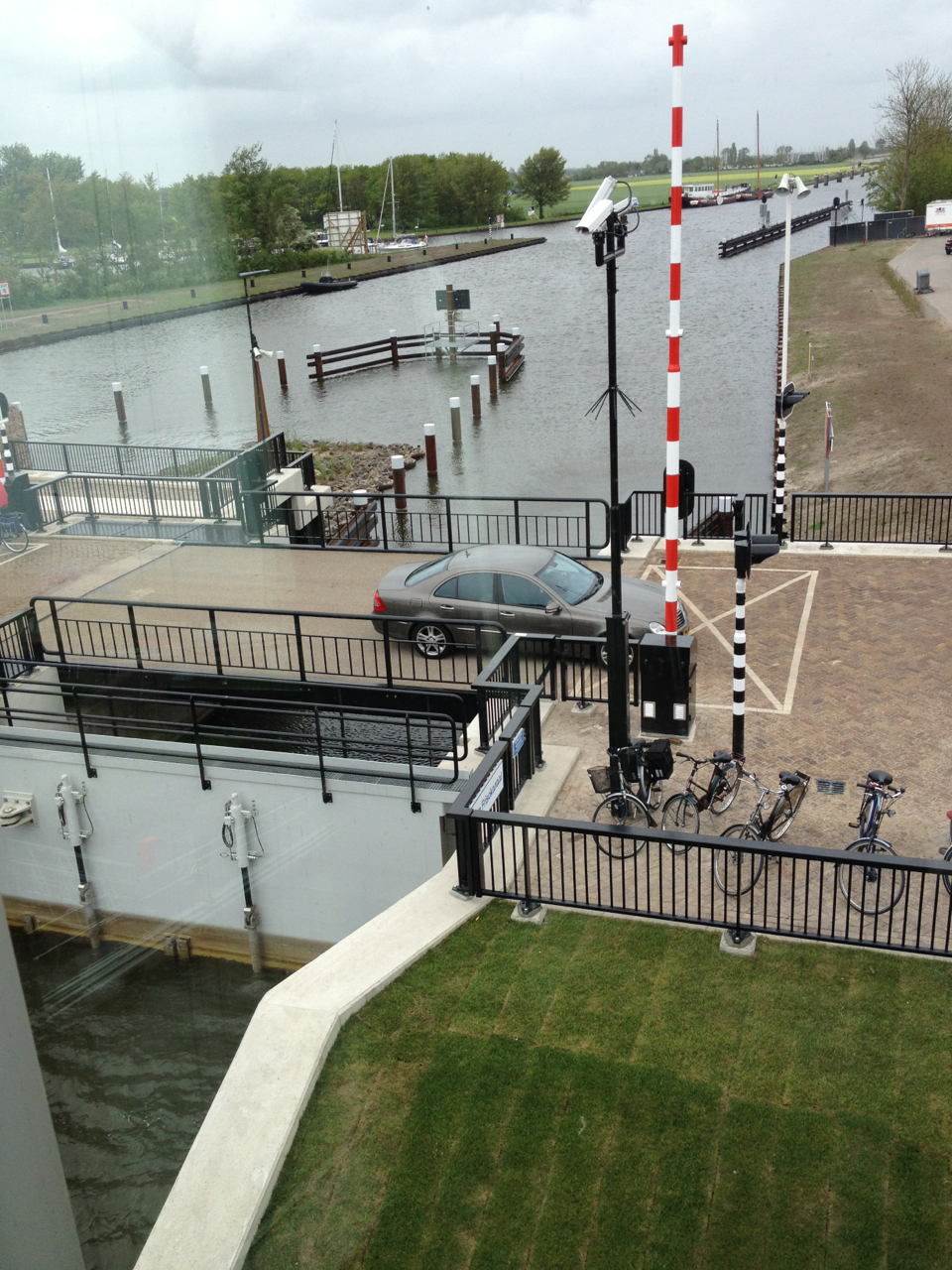  Slimme toepassingen om het energieverbruik te beperken zoals het terugwinnen van energie als de brug weer sluit.&nbsp; 