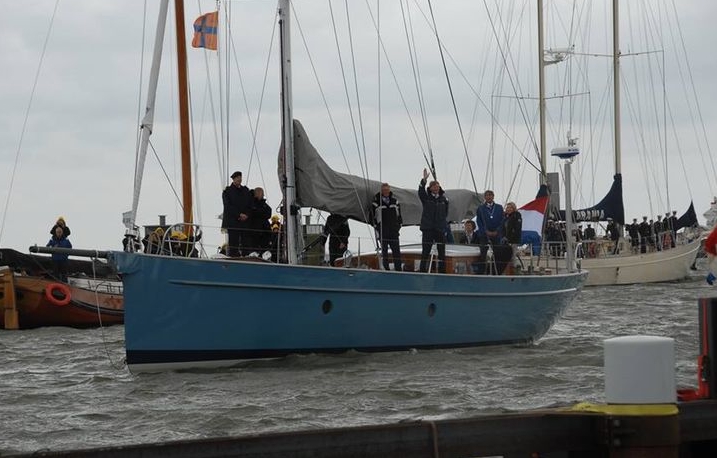  Niet alleen erg leuk dat Koning Willem Alexander de sluis opende. Maar ook nog op de 'Hannah'. Een prachtige Bestevaer van goede vrienden. 