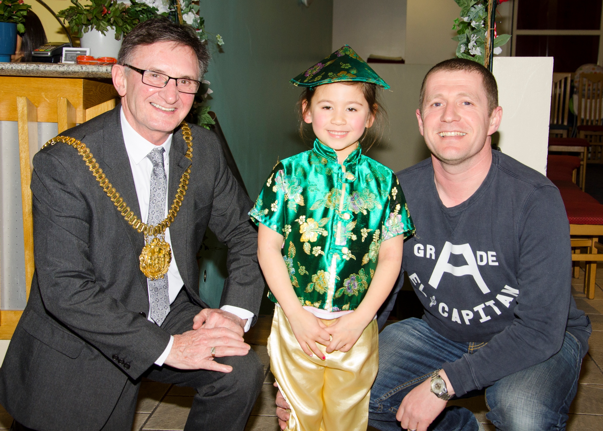  Liverpool's Lord Mayor Cllr Tony Concepcion meets tiny Chinese dancer Lily. 