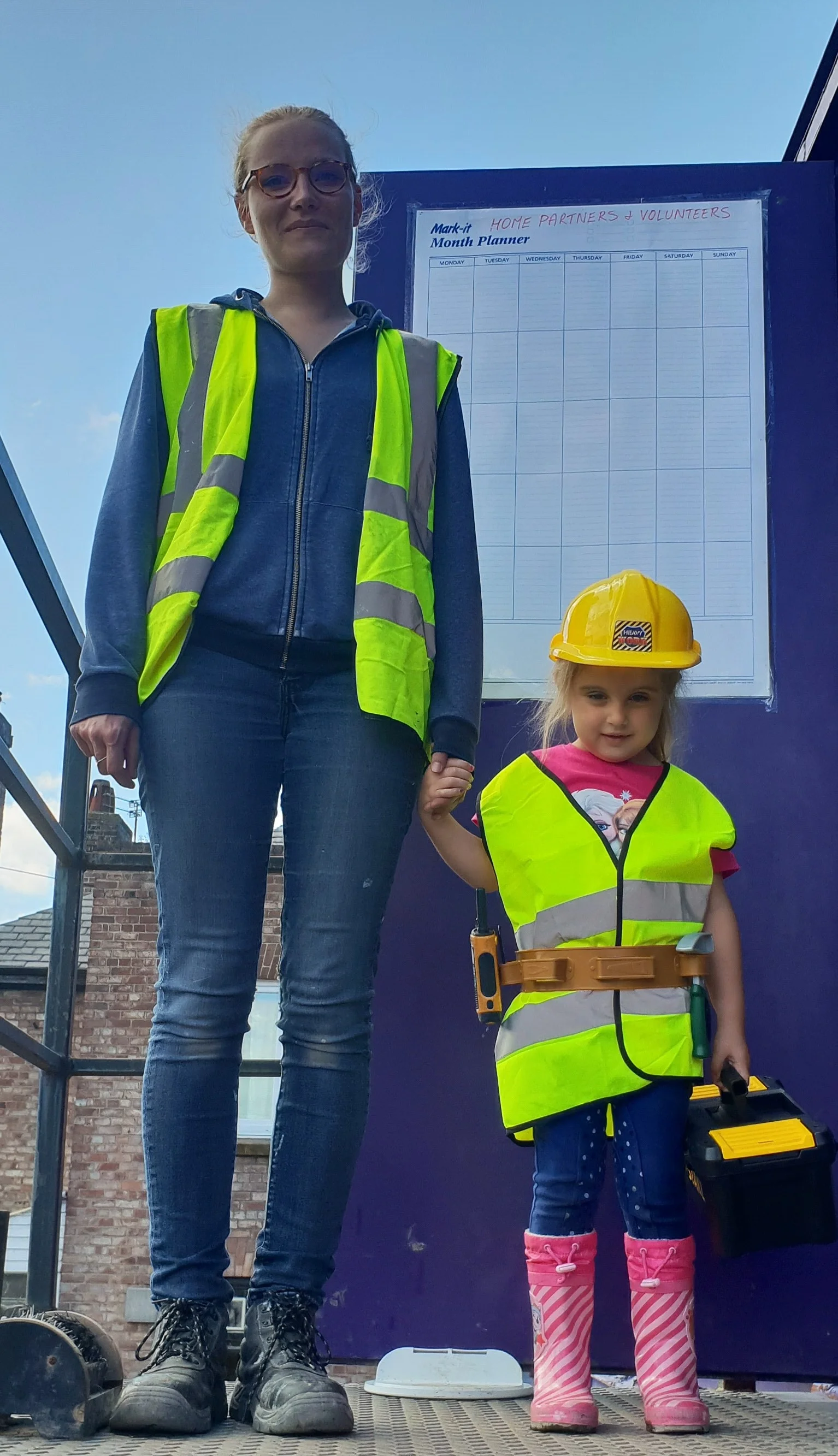 STARTING YOUNG! Léa Bebien on the HPBC site with the Construction Manager’s daughter