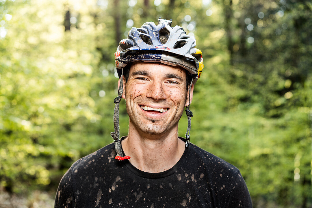 Matsch im Gesicht und trotzdem gut drauf
@tomasslavik63 und Benjamin Michael f&uuml;r die @skfgroup #mtrx Kampagne -
#portrait #mtblife #inthewoods #profotob1 #mudinyourface #dirtlove