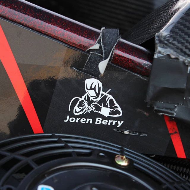 #closeupchallenge day 2/7 shoutout to our friend @jorenberry for laying down some quality welds all around the car! π₯ποΈ Also that frame paint job is looking fineee #redflake #powdercoat #fsae #weld #welding #racecar #vinylwrap #chassis
