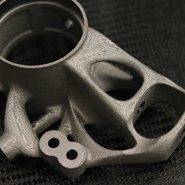 #closeupchallenge day 3/7 a close up of our 3D printed titanium uprights π #fsae #additivemanufacturing #lasersintering #addditive #ge #racecar #topology #optimized #engineering #layers #yeet #titanium