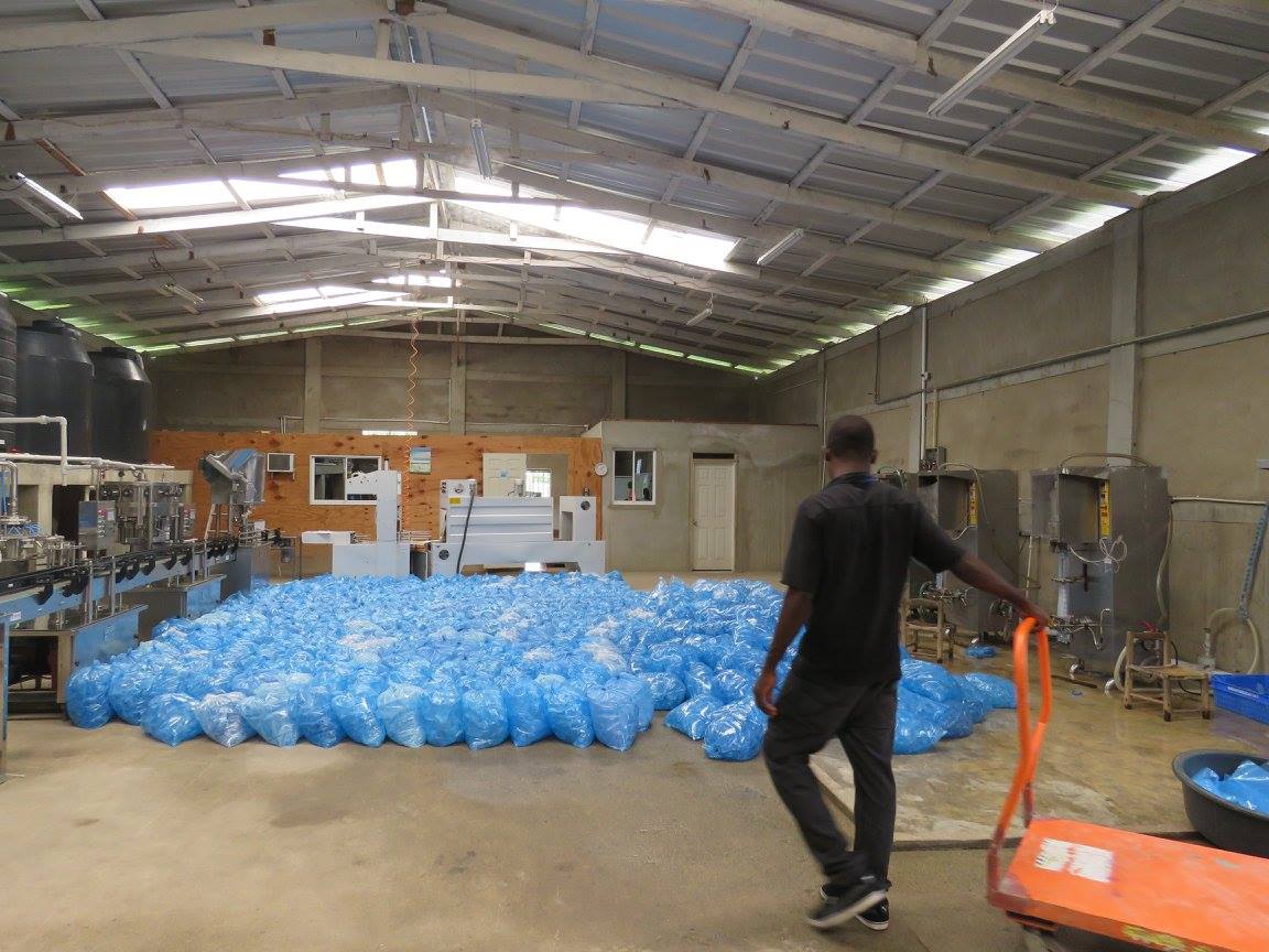 Run by a member of the Haitian Diaspora, CASTMI provides purified water to the public in bulk and individual sachets. 