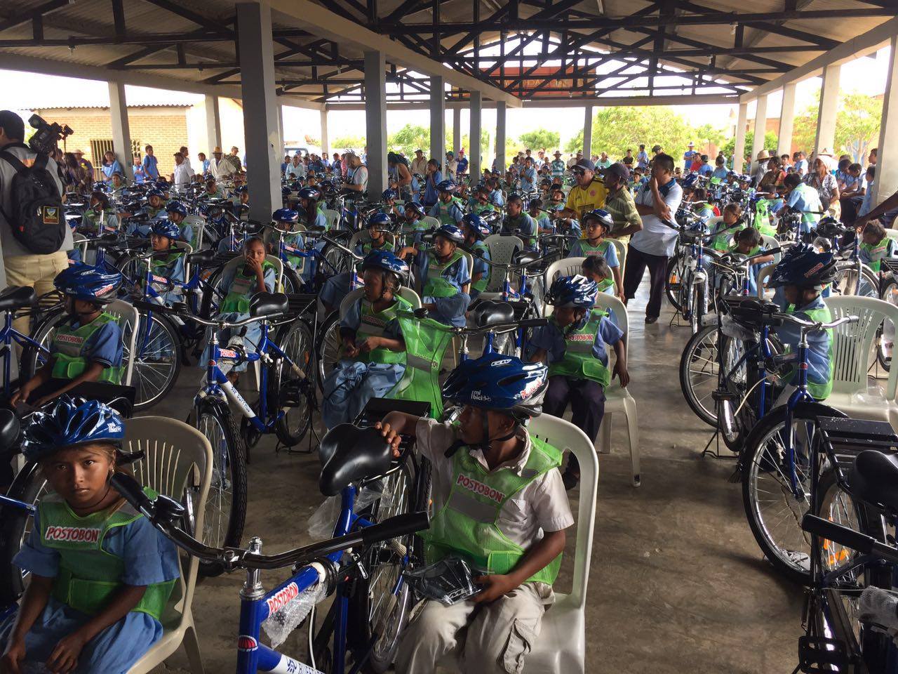 Kids from the Rural Ethnoeducation Institute in Samutpio receive their bikes. 