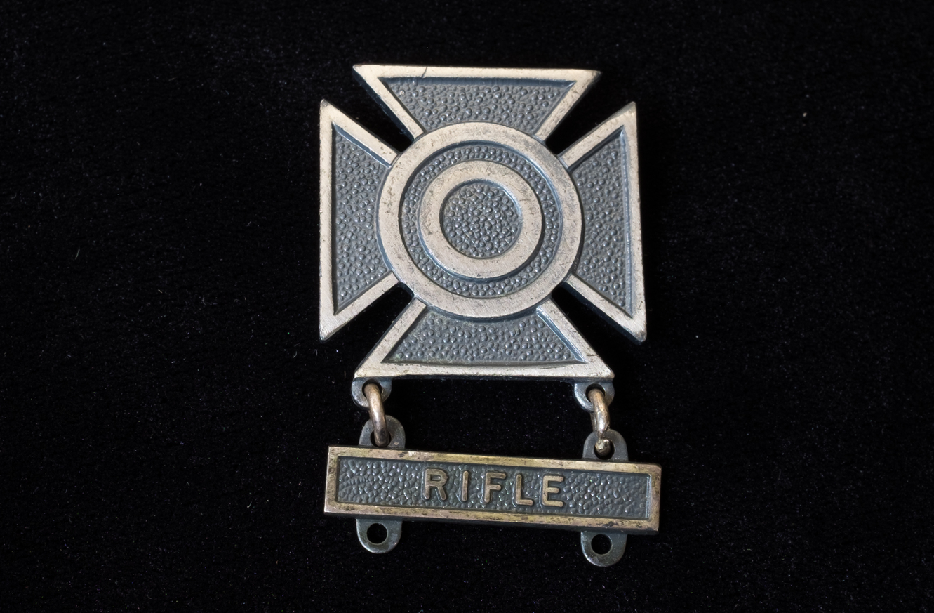 Bucknam's Sharpshooter badge with rifle bar